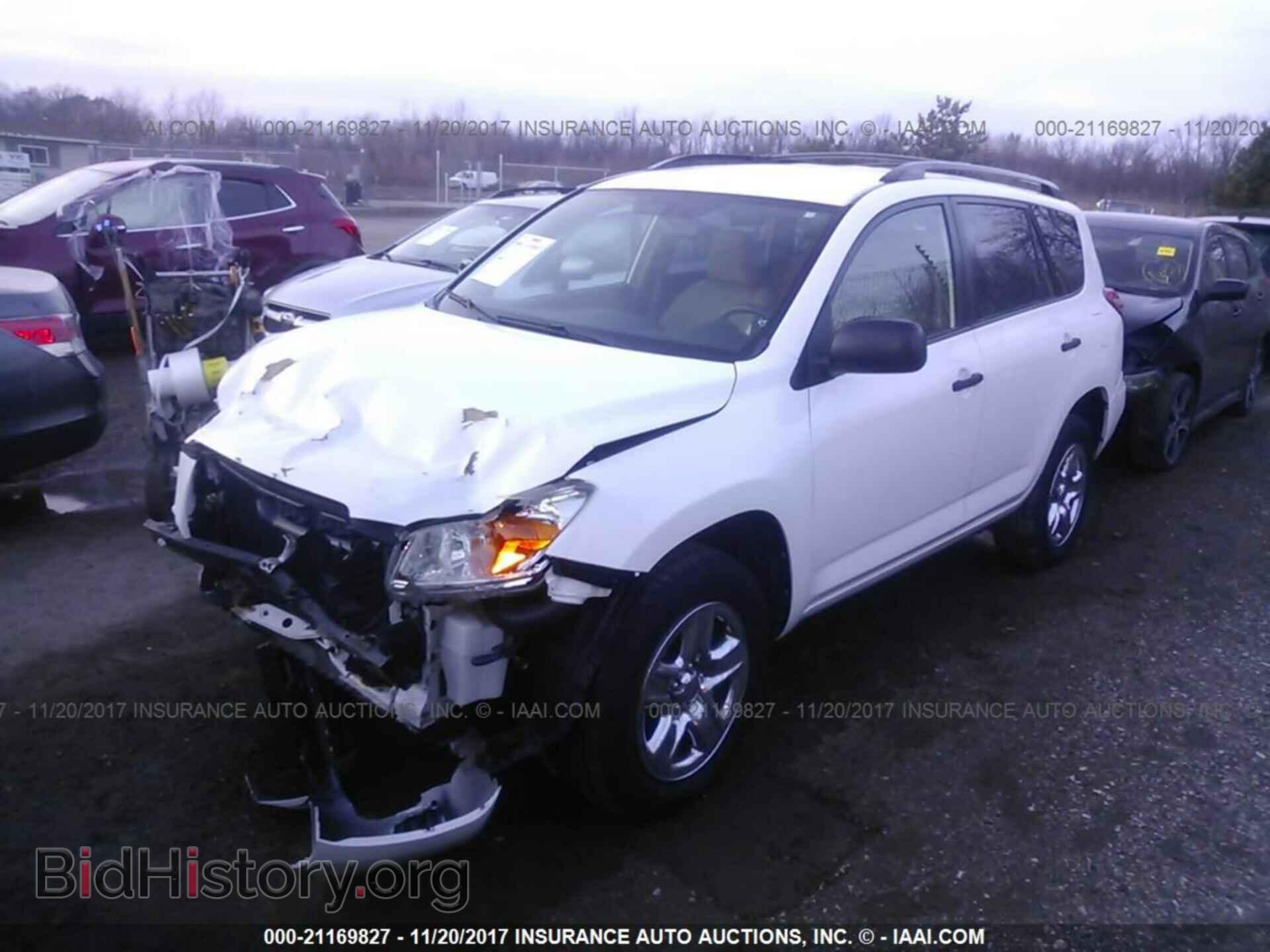 2011 Toyota Rav4 - VIN: JTMBF4DV5BD040722 - Фото 2