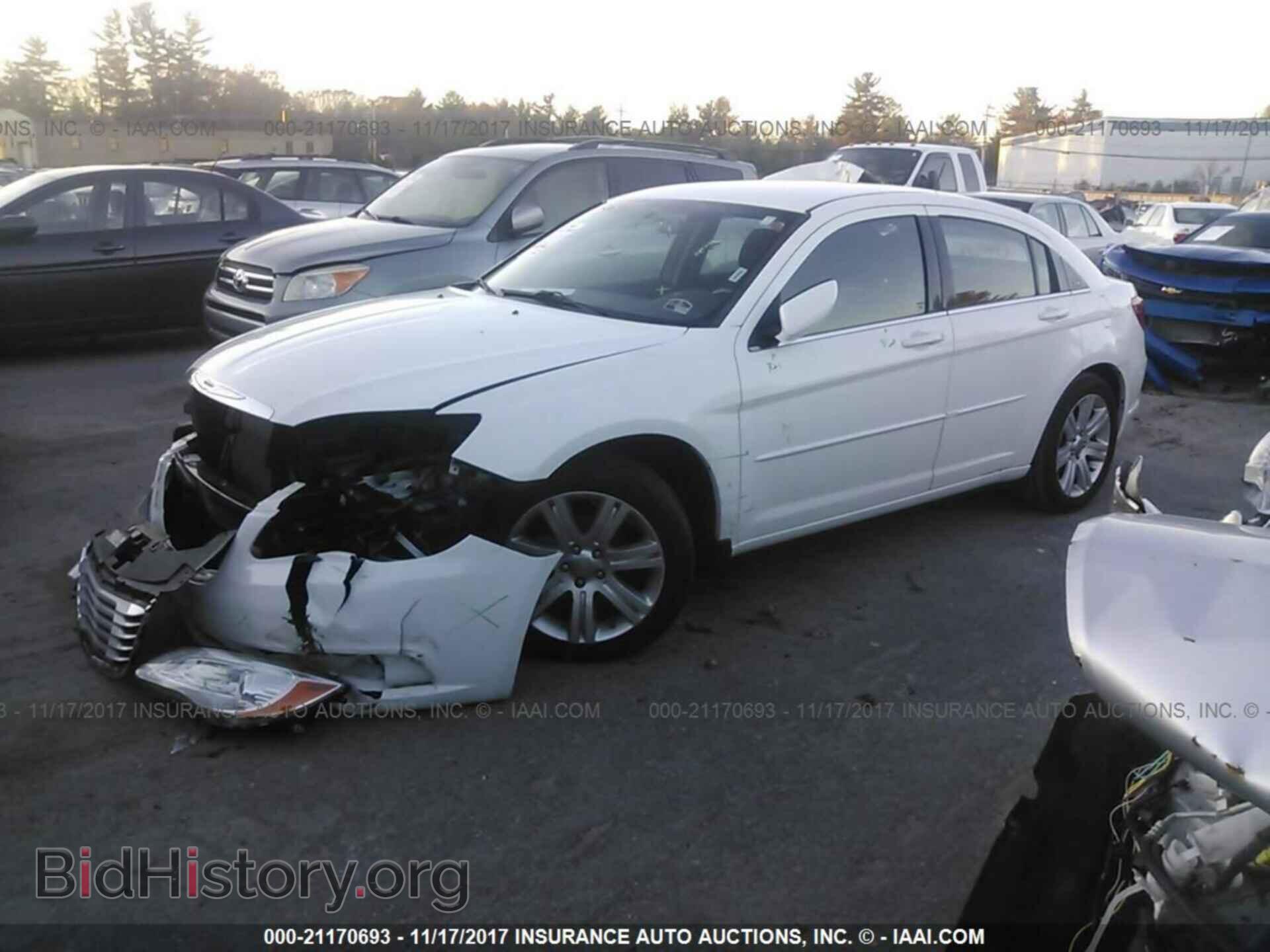 2013 Chrysler 200 - VIN: 1C3CCBBB7DN656773 - Photo 2