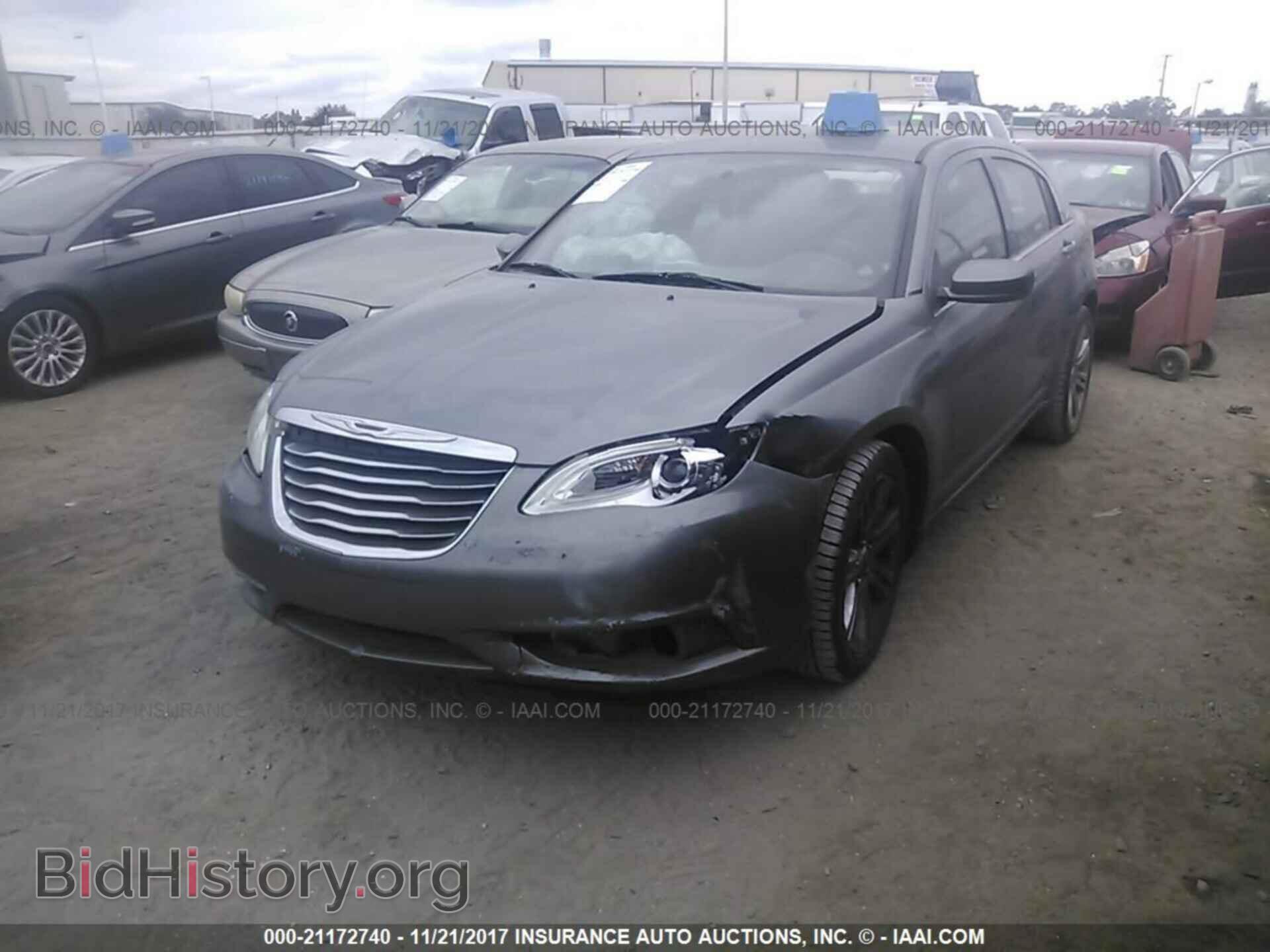 2013 Chrysler 200 - VIN: 1C3CCBBB9DN763906 - Фото 2