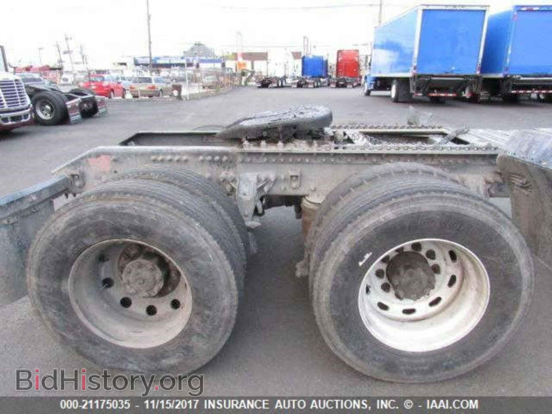 2011 Volvo Vnl - VIN: 4V4NC9TK3BN294891 - Фото 4