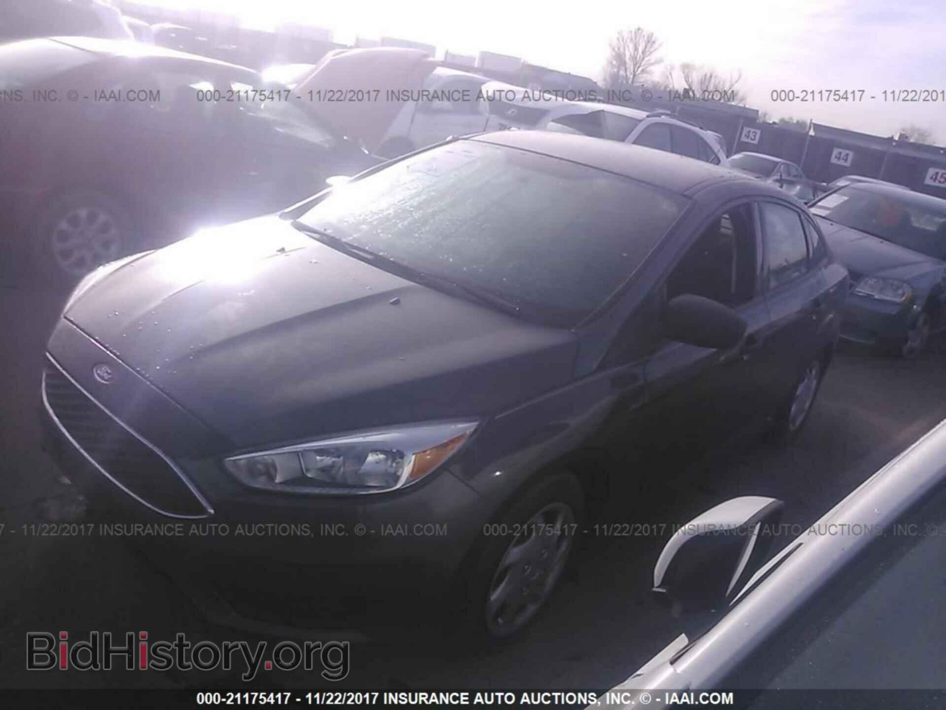 2015 Ford Focus - VIN: 1FADP3E24FL281127 - Фото 2