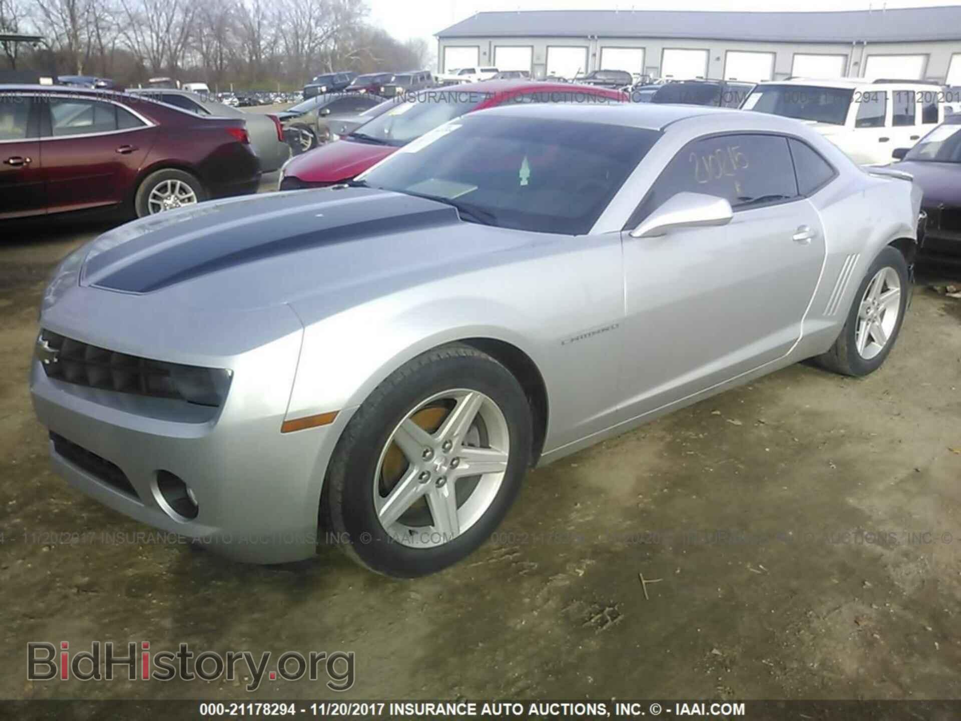 2011 Chevrolet Camaro - VIN: 2G1FB1ED7B9210215 - Фото 2
