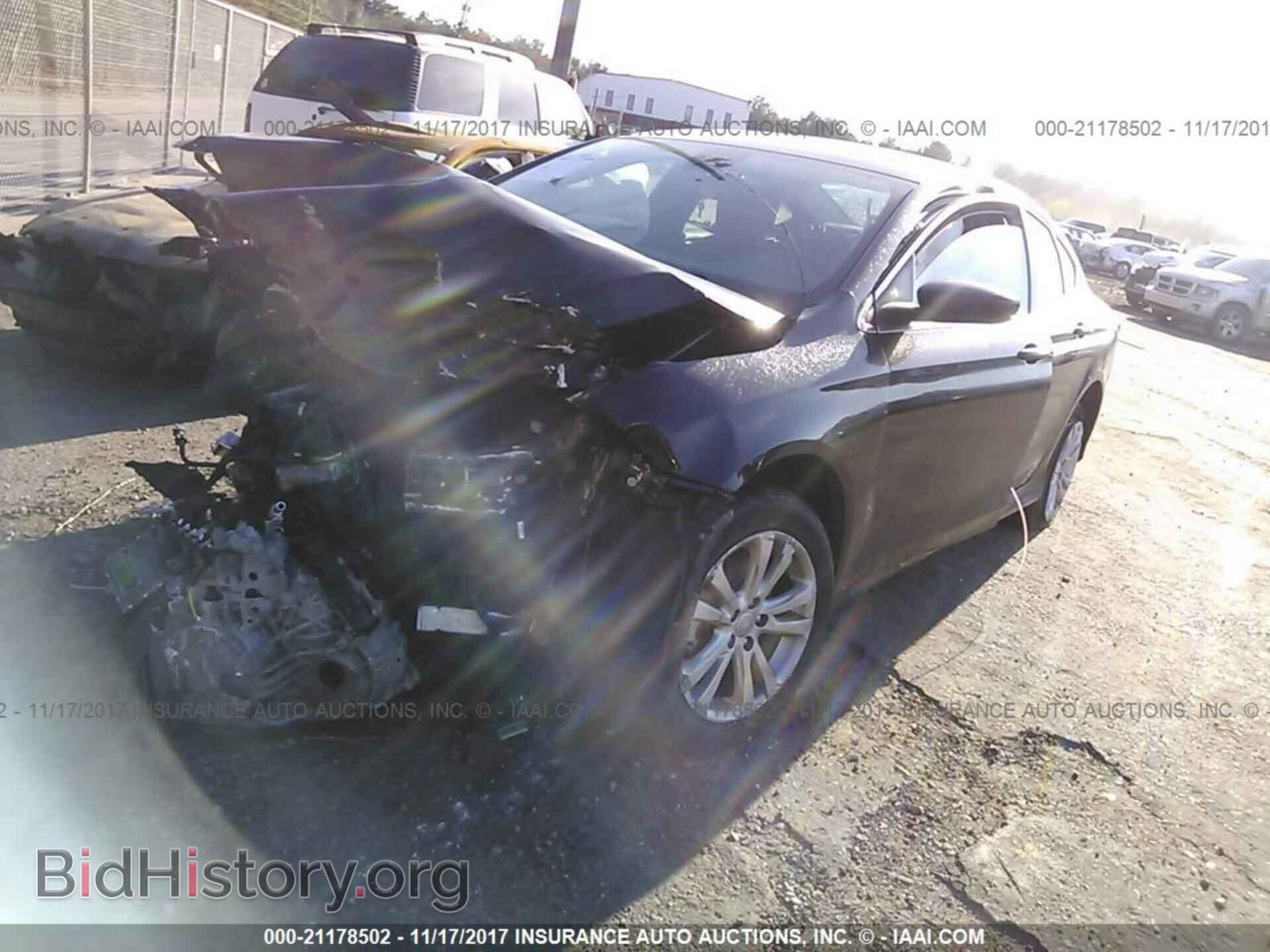 2015 Chrysler 200 - VIN: 1C3CCCAB2FN659977 - Photo 2