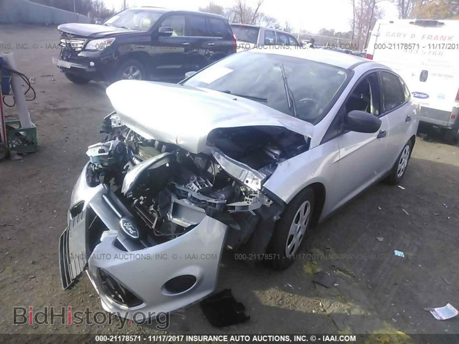2014 Ford Focus - VIN: 1FADP3E21EL448302 - Photo 2