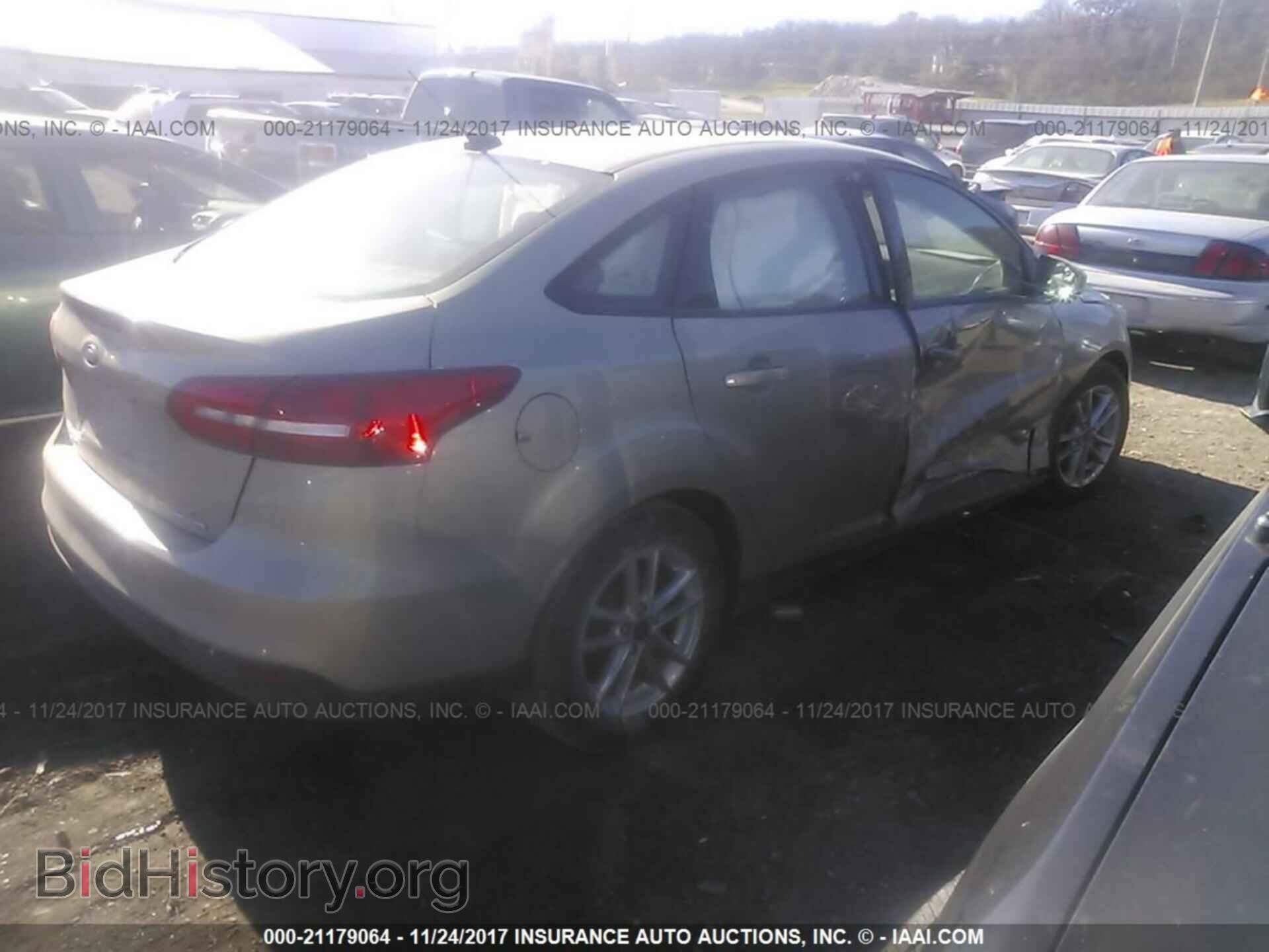 2016 Ford Focus - VIN: 1FADP3F2XGL344635 - Photo 4
