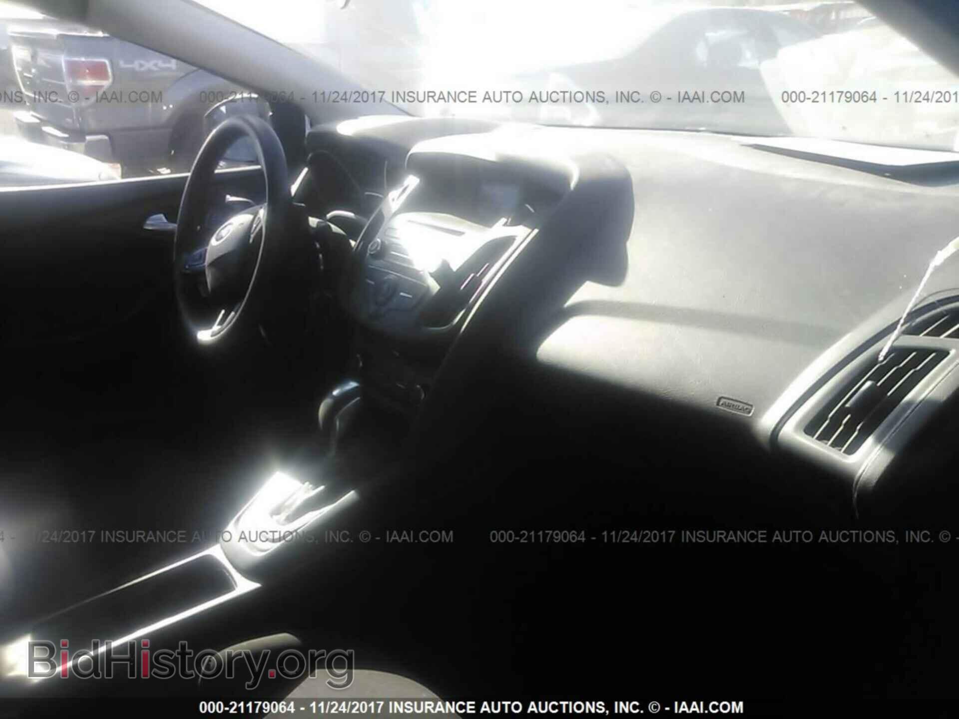 2016 Ford Focus - VIN: 1FADP3F2XGL344635 - Photo 5