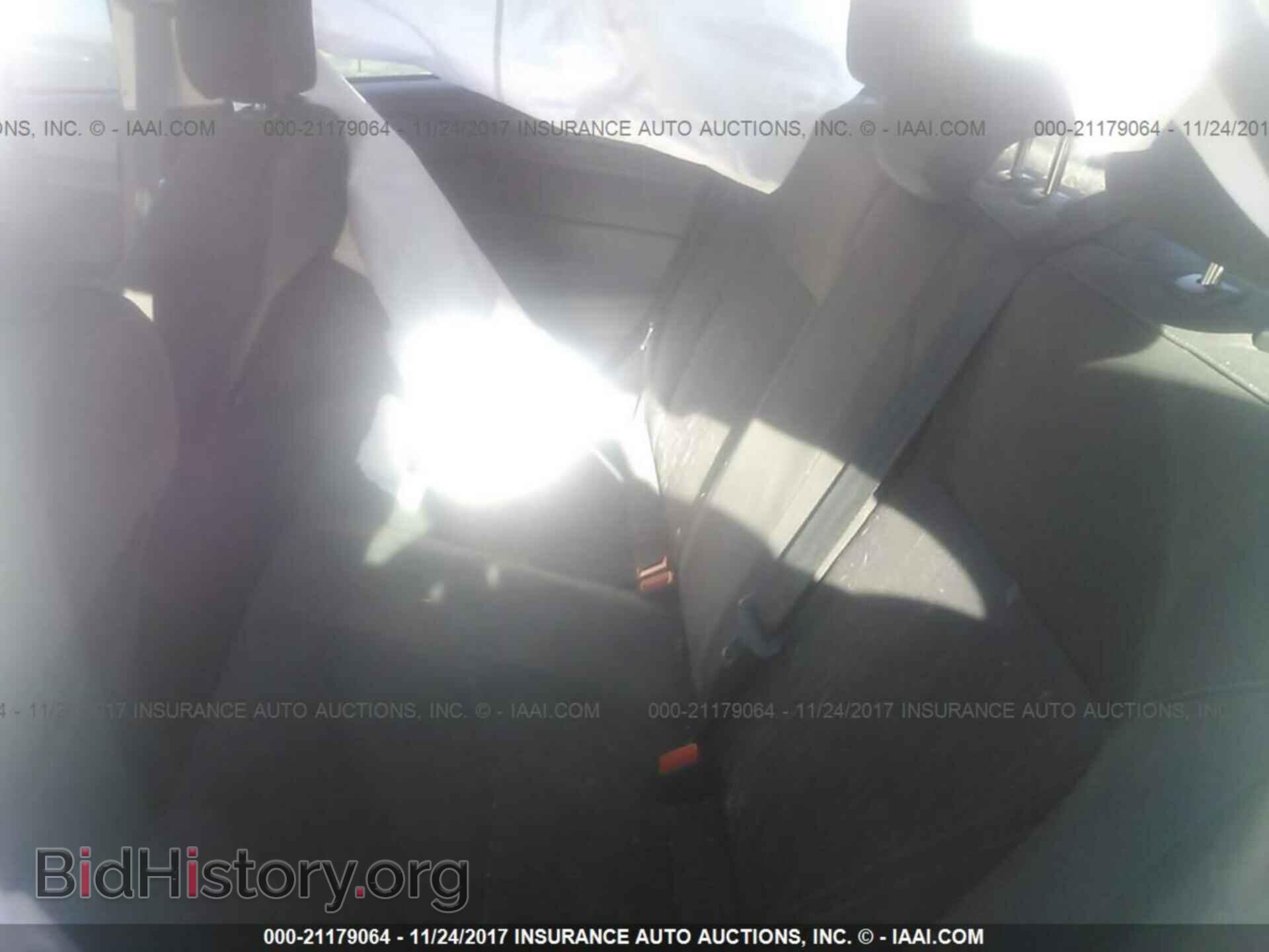 2016 Ford Focus - VIN: 1FADP3F2XGL344635 - Photo 8