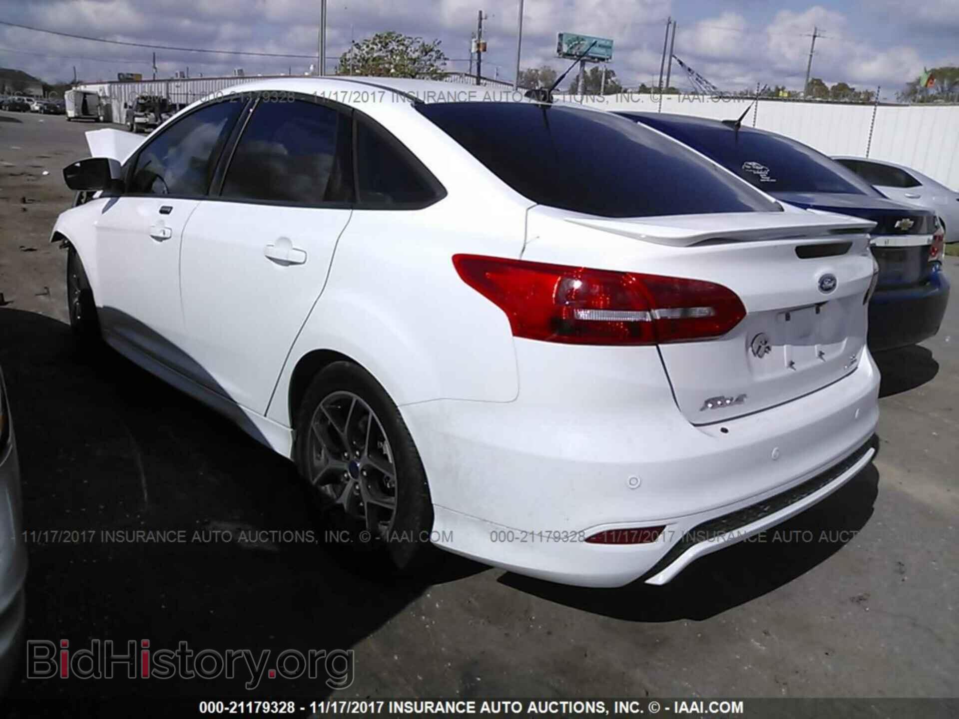 2016 Ford Focus - VIN: 1FADP3F24GL360846 - Photo 3