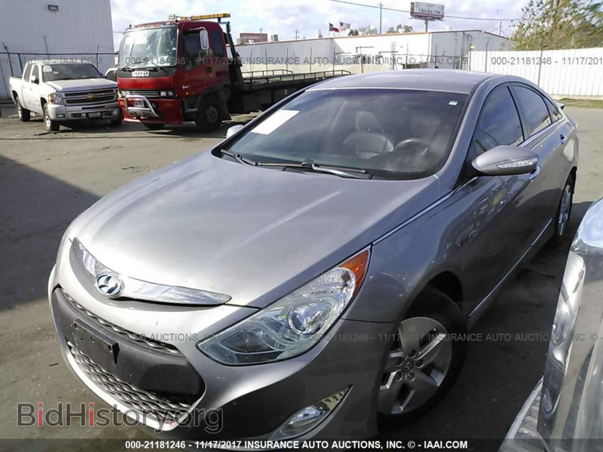 2012 Hyundai Sonata - VIN: KMHEC4A47CA022464 - Photo 2