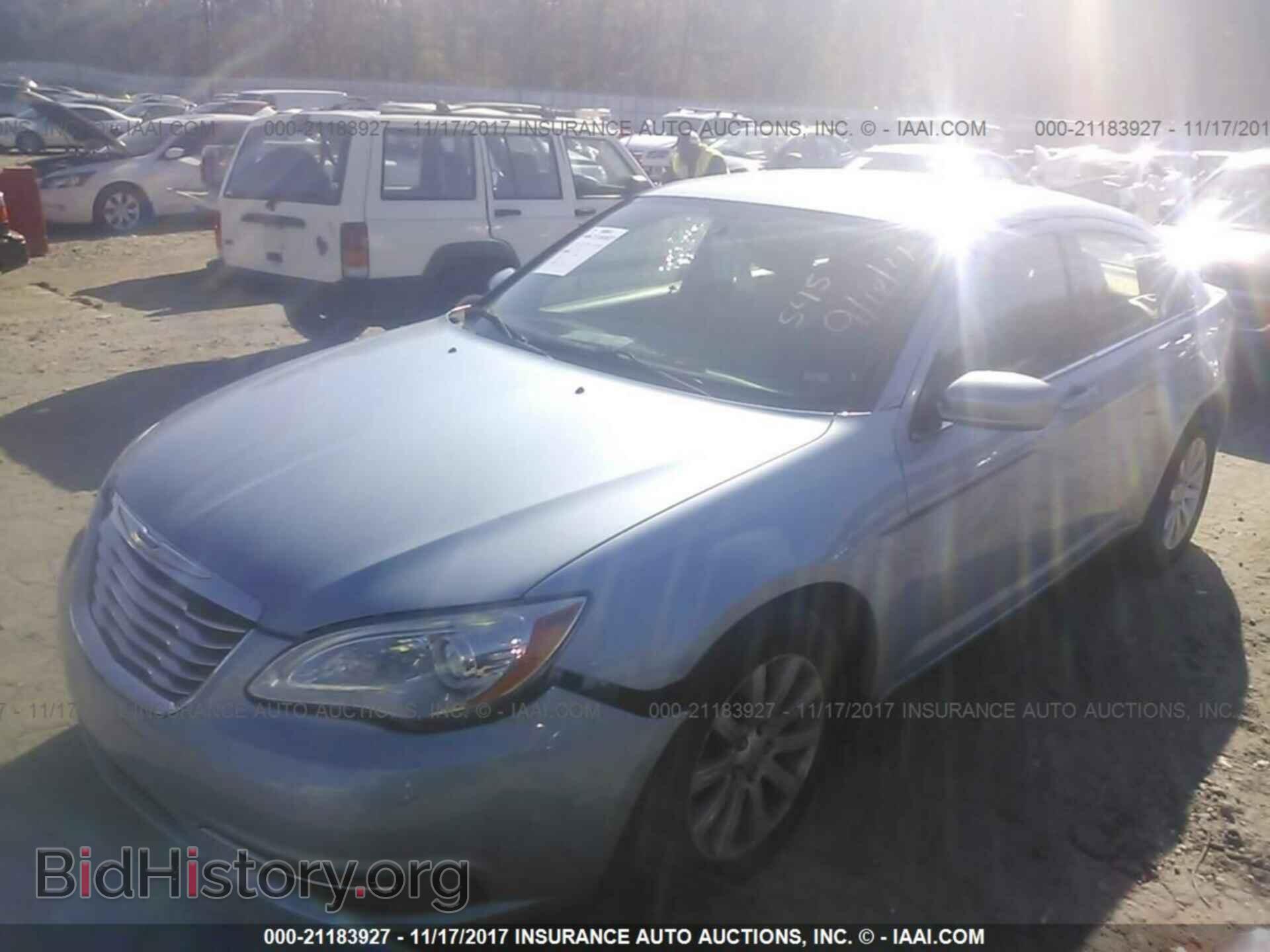 2013 Chrysler 200 - VIN: 1C3CCBBB0DN545403 - Фото 2
