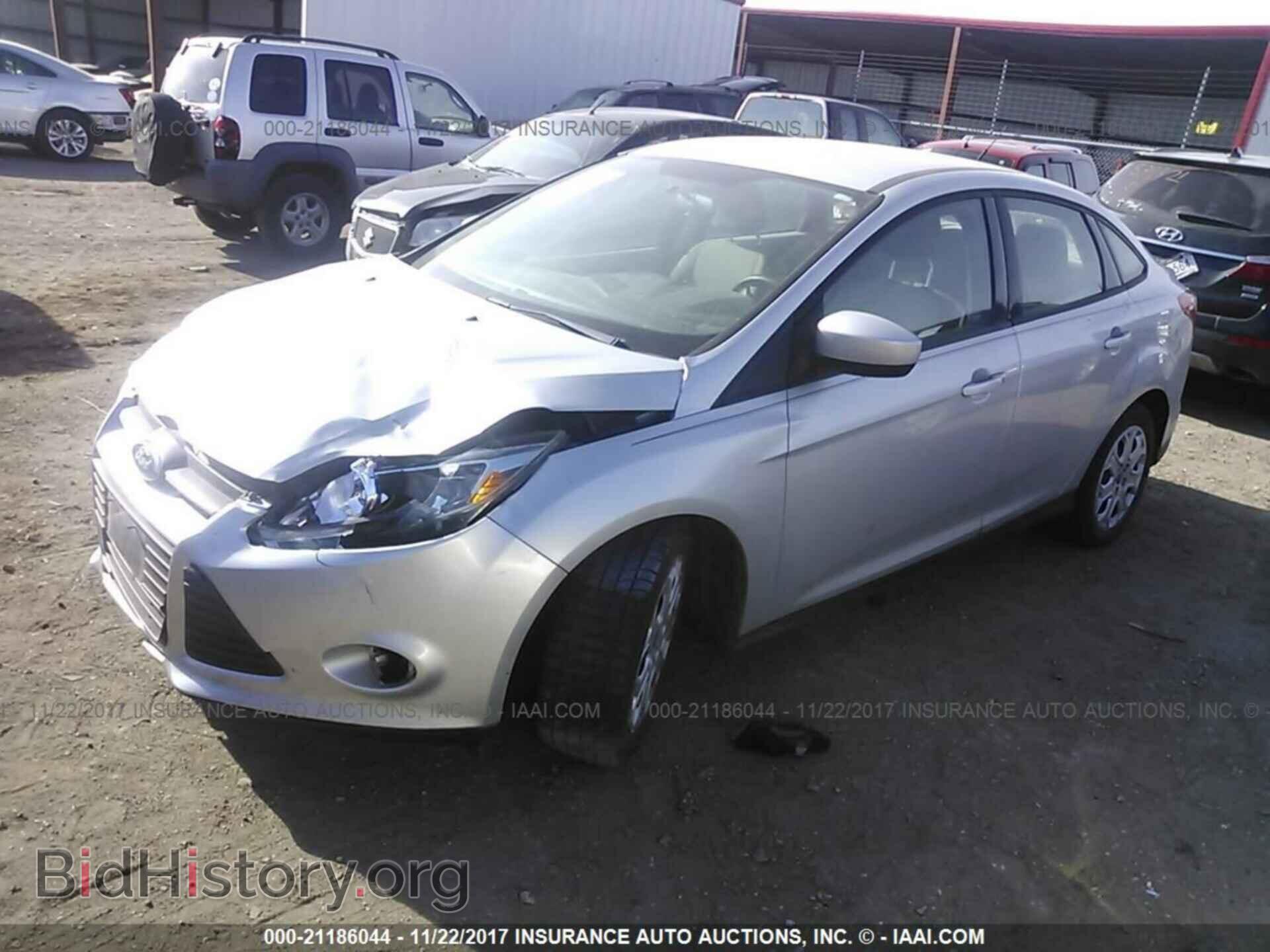 2012 Ford Focus - VIN: 1FAHP3F24CL114424 - Photo 2