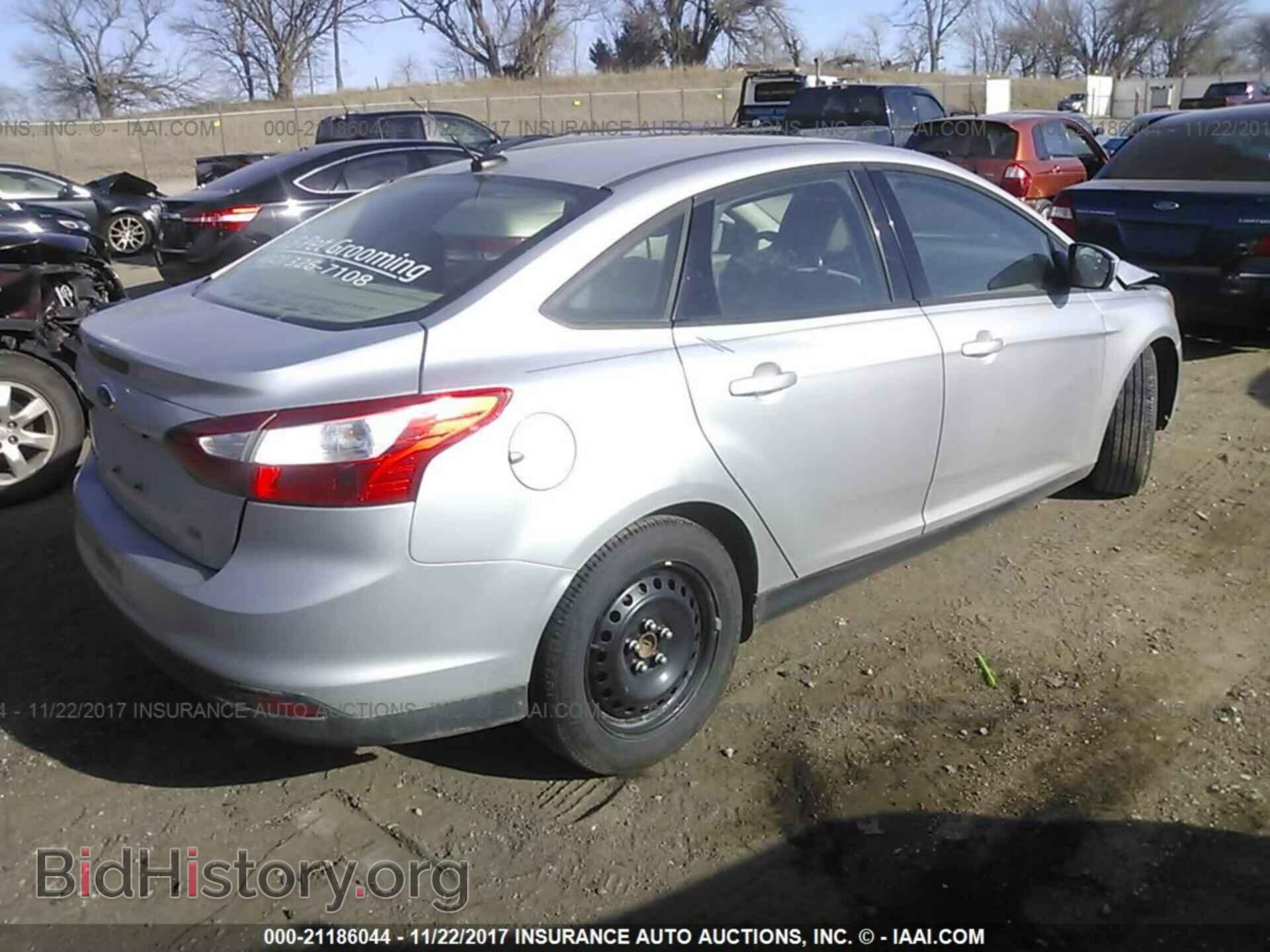 2012 Ford Focus - VIN: 1FAHP3F24CL114424 - Photo 4