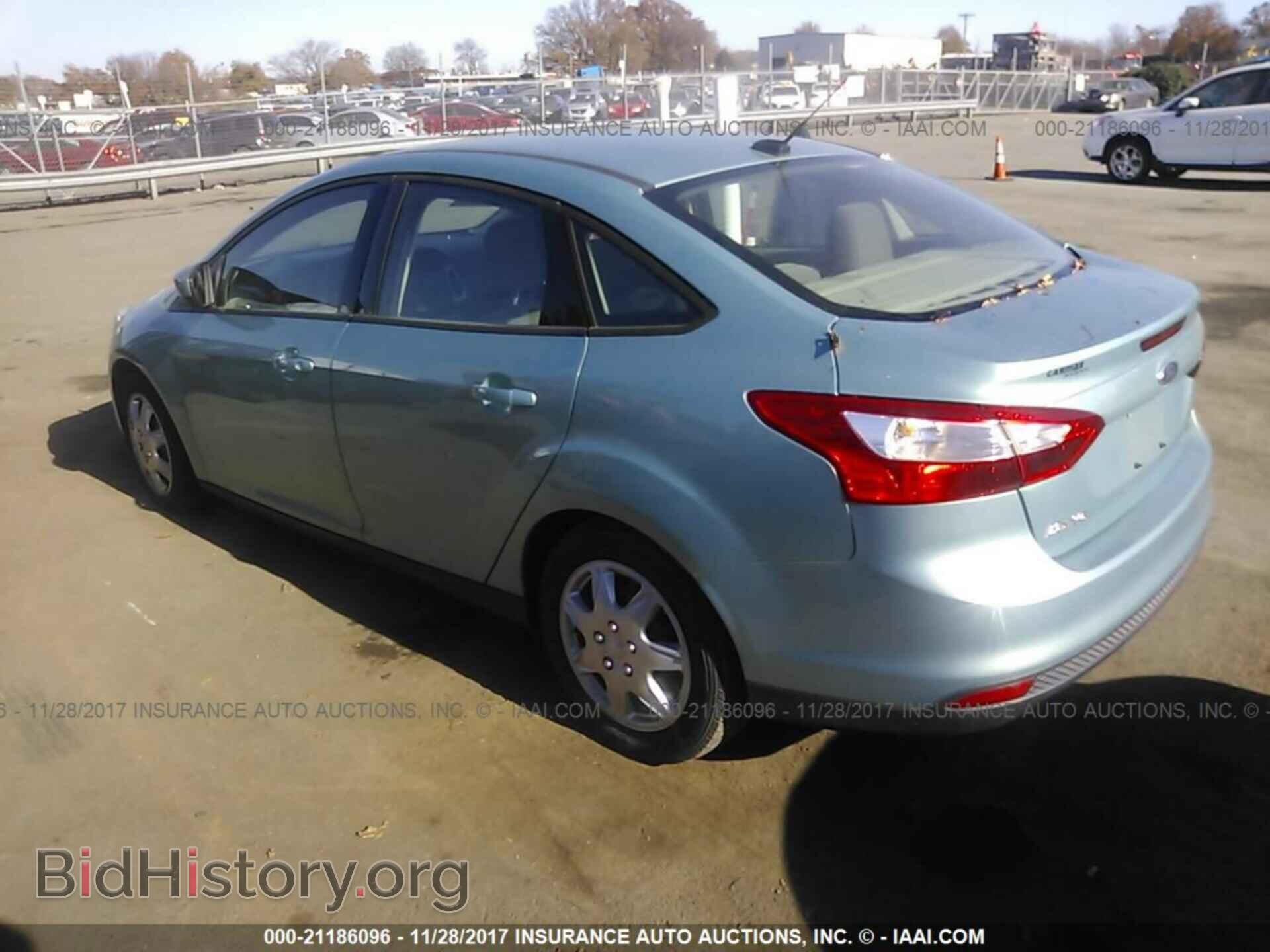 2012 Ford Focus - VIN: 1FAHP3F21CL260392 - Photo 3