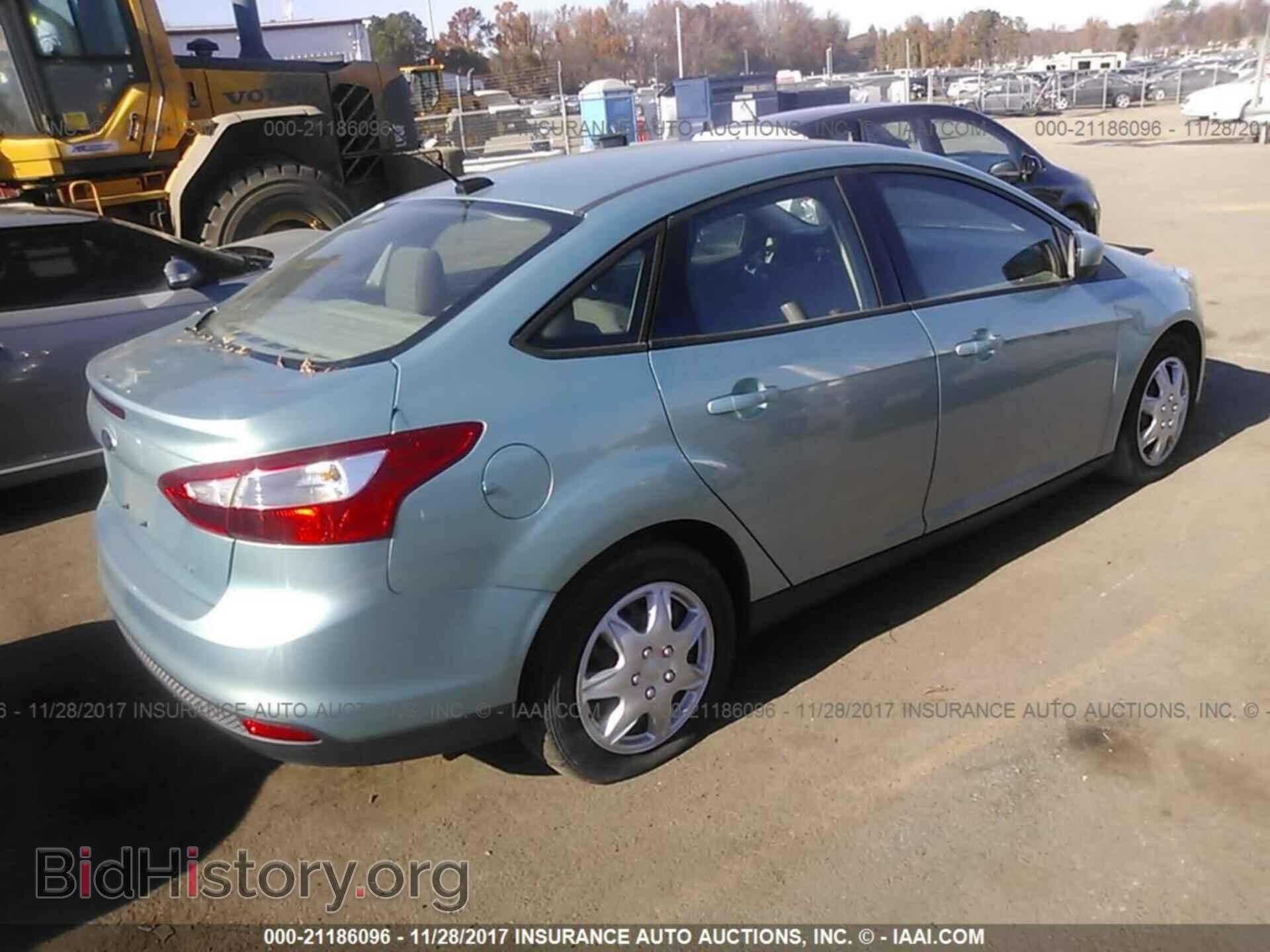 2012 Ford Focus - VIN: 1FAHP3F21CL260392 - Photo 4