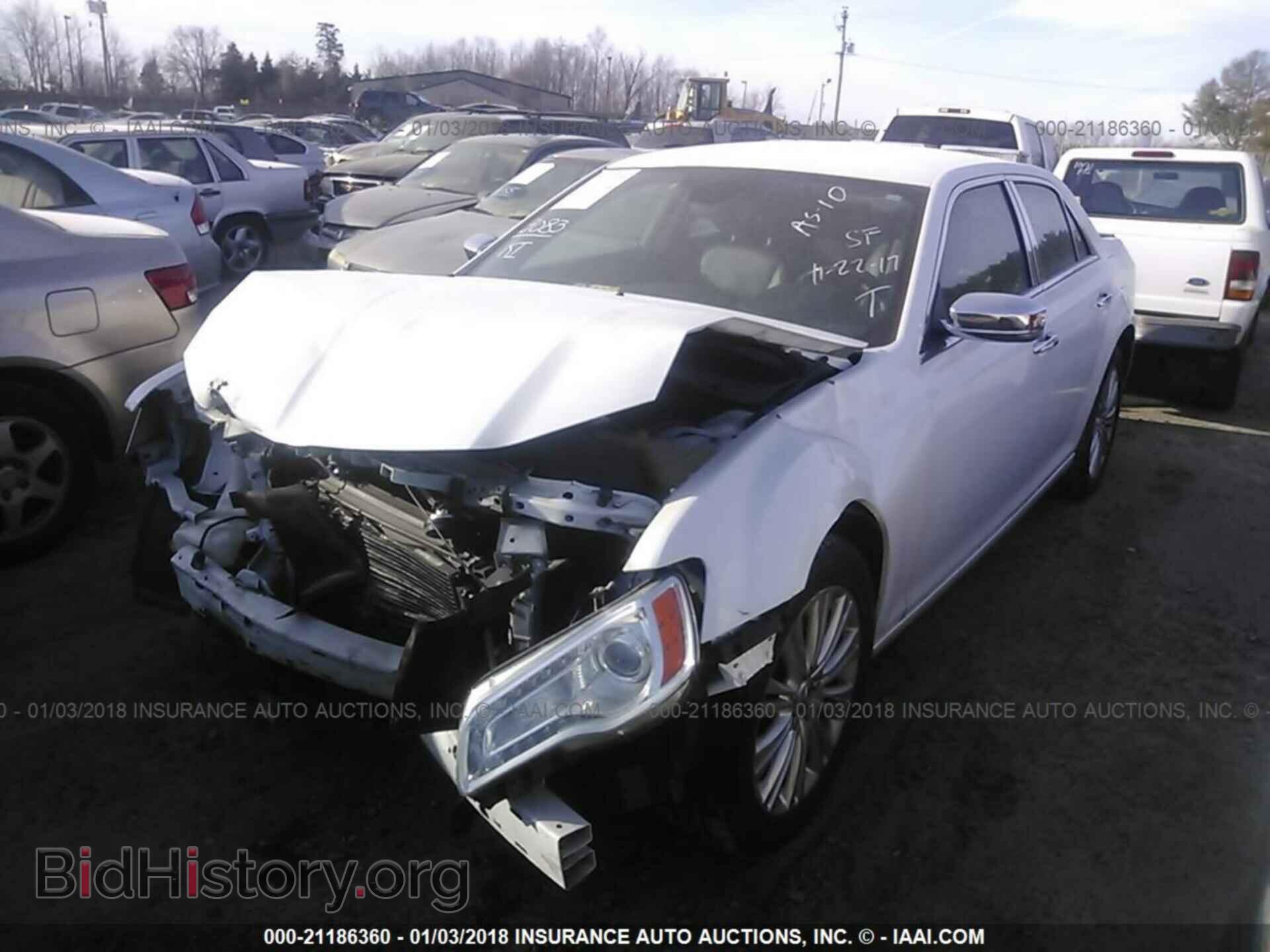 2012 Chrysler 300c - VIN: 2C3CCAKT5CH143418 - Фото 2
