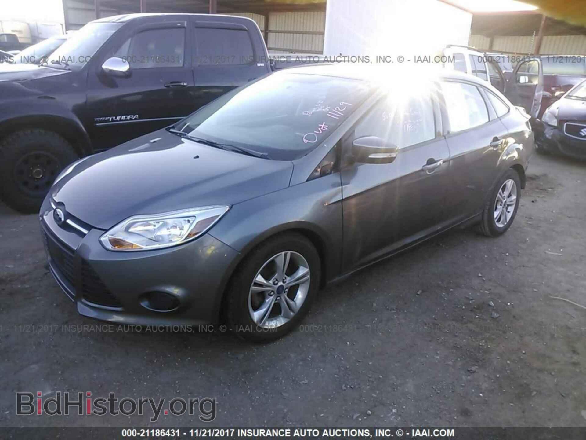 2014 Ford Focus - VIN: 1FADP3F29EL102058 - Фото 2