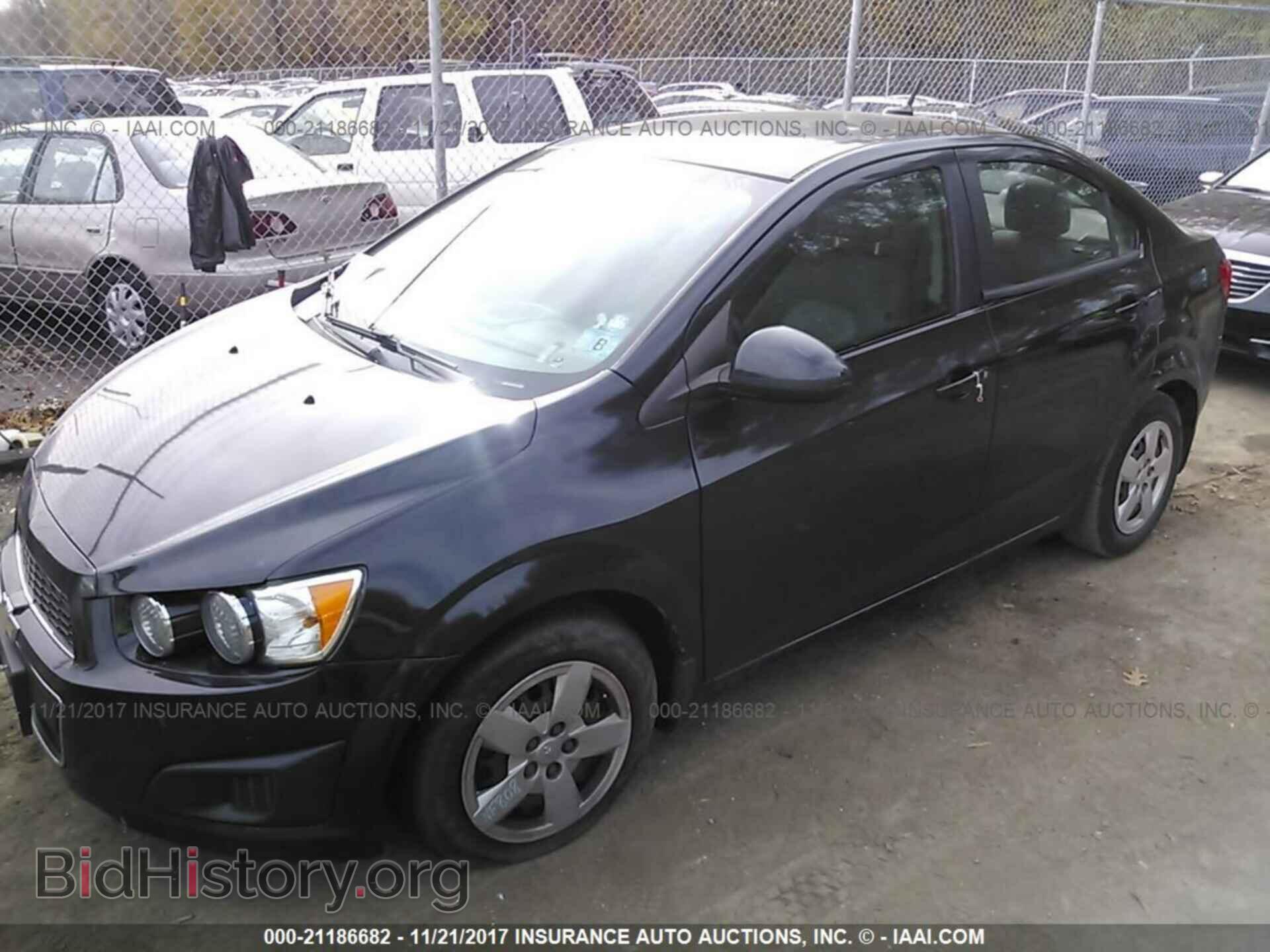 2013 Chevrolet Sonic - VIN: 1G1JA5SG5D4133062 - Фото 2