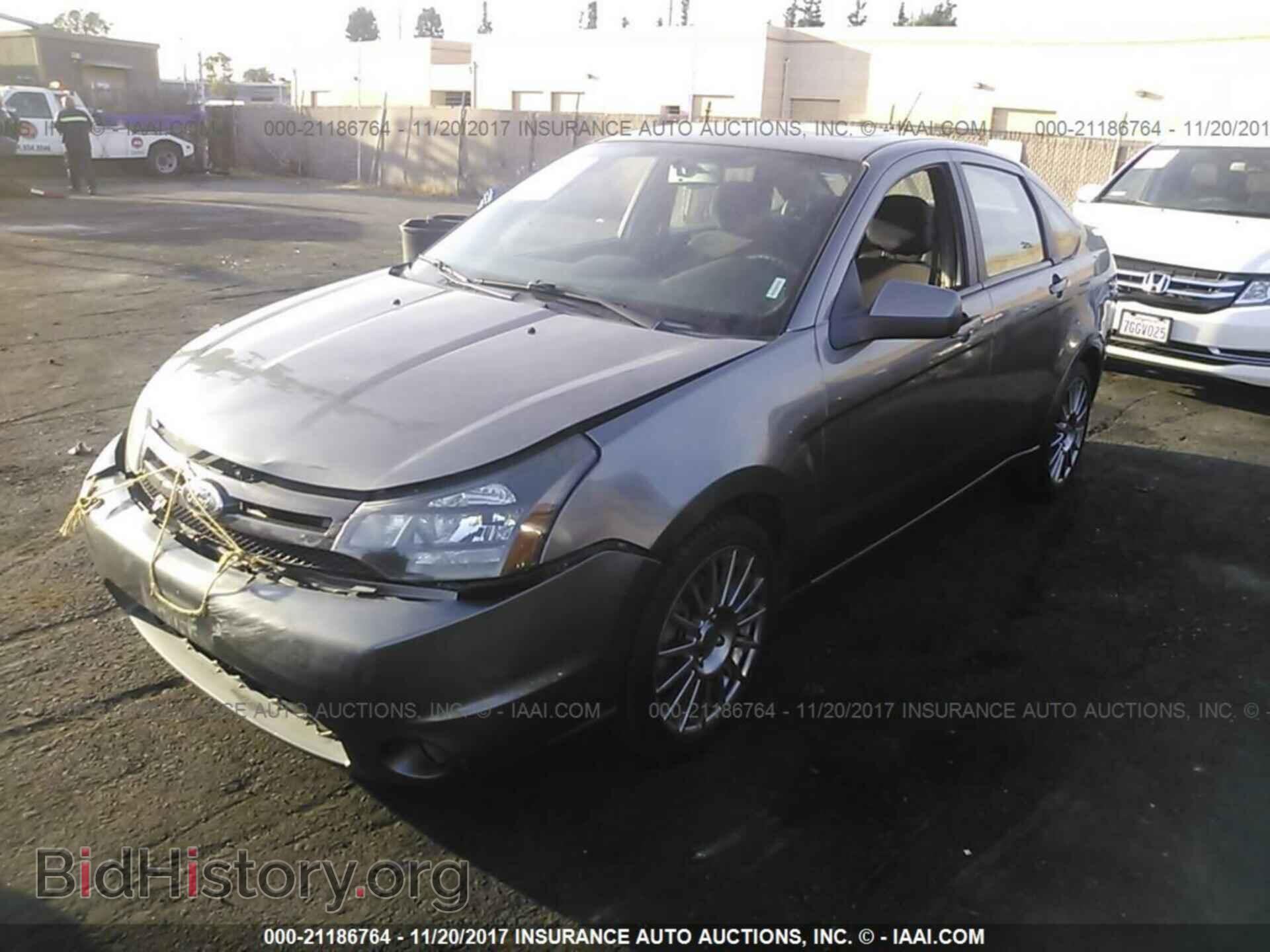 2011 Ford Focus - VIN: 1FAHP3GNXBW151564 - Фото 2