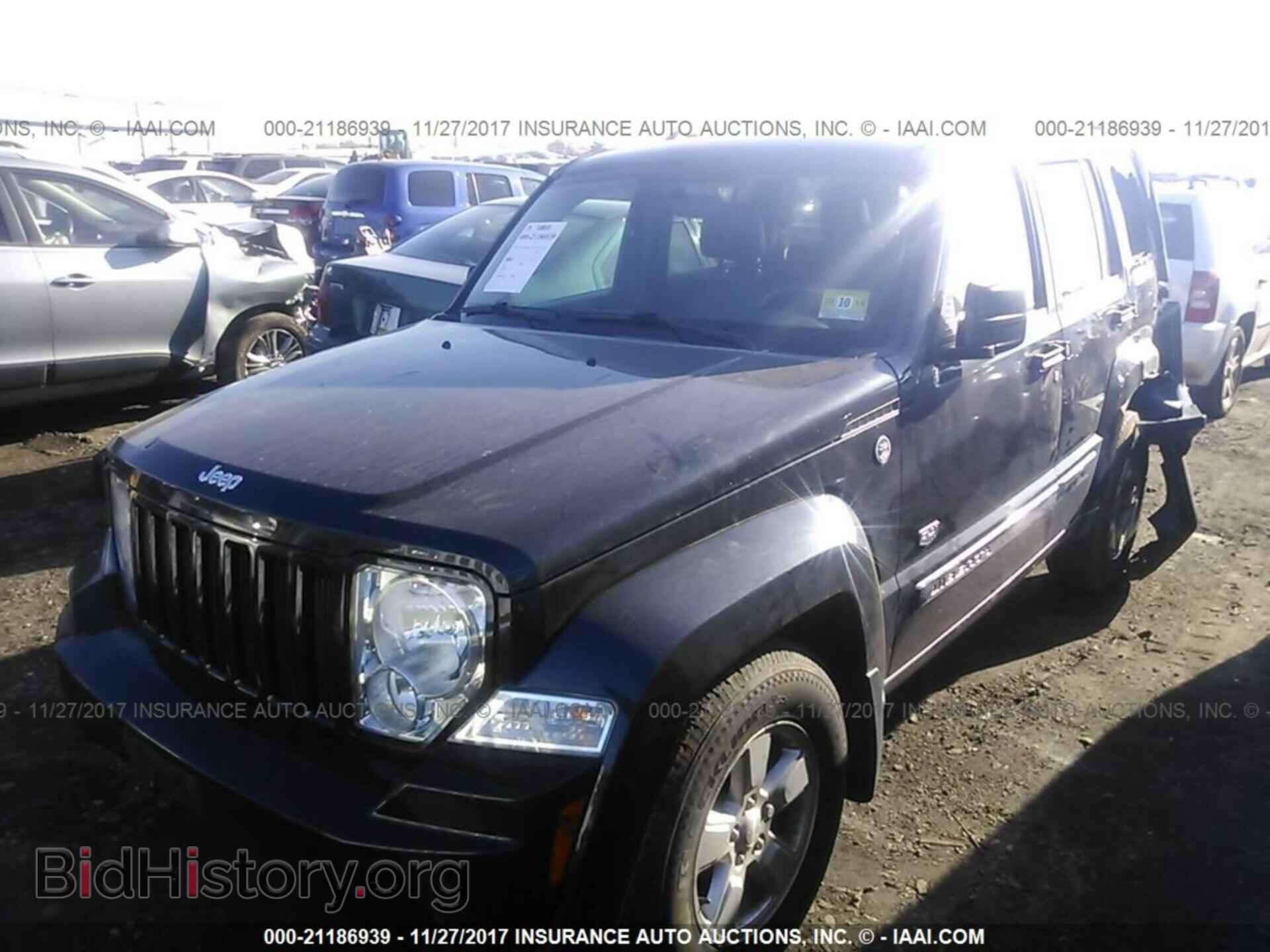 2011 Jeep Liberty - VIN: 1J4PN2GK0BW557956 - Фото 2