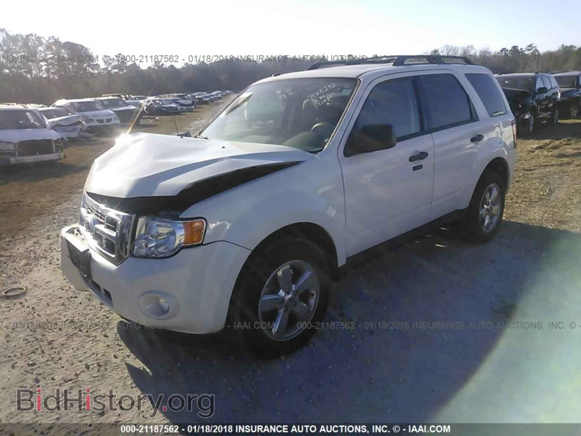 2012 Ford Escape - VIN: 1FMCU0DG4CKB75252 - Photo 2