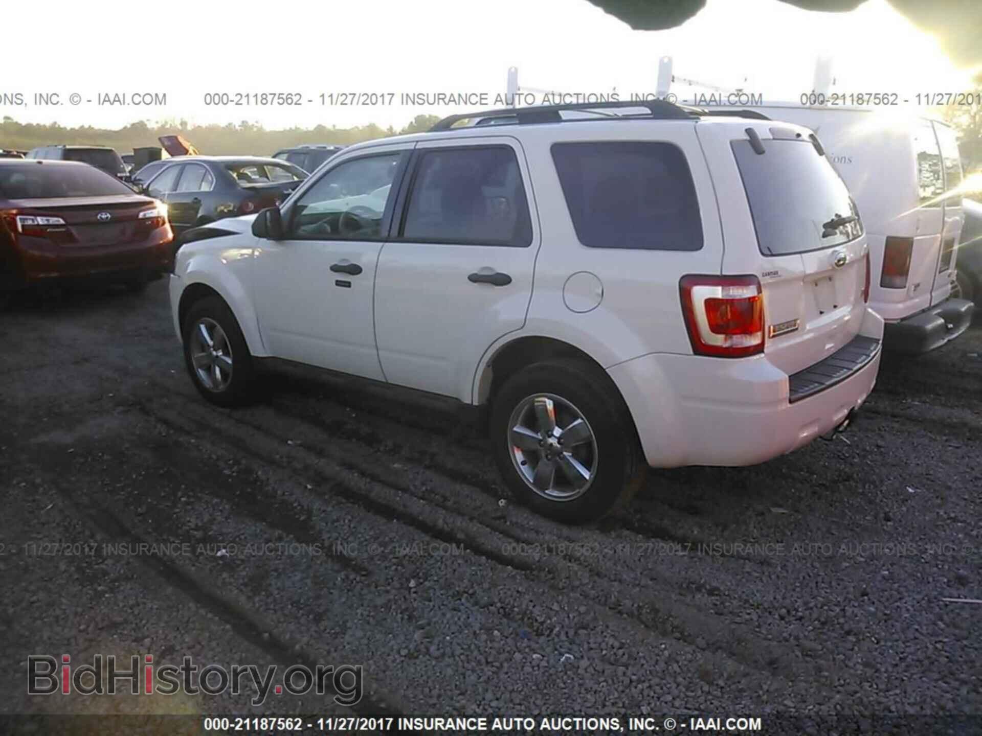 2012 Ford Escape - VIN: 1FMCU0DG4CKB75252 - Photo 3
