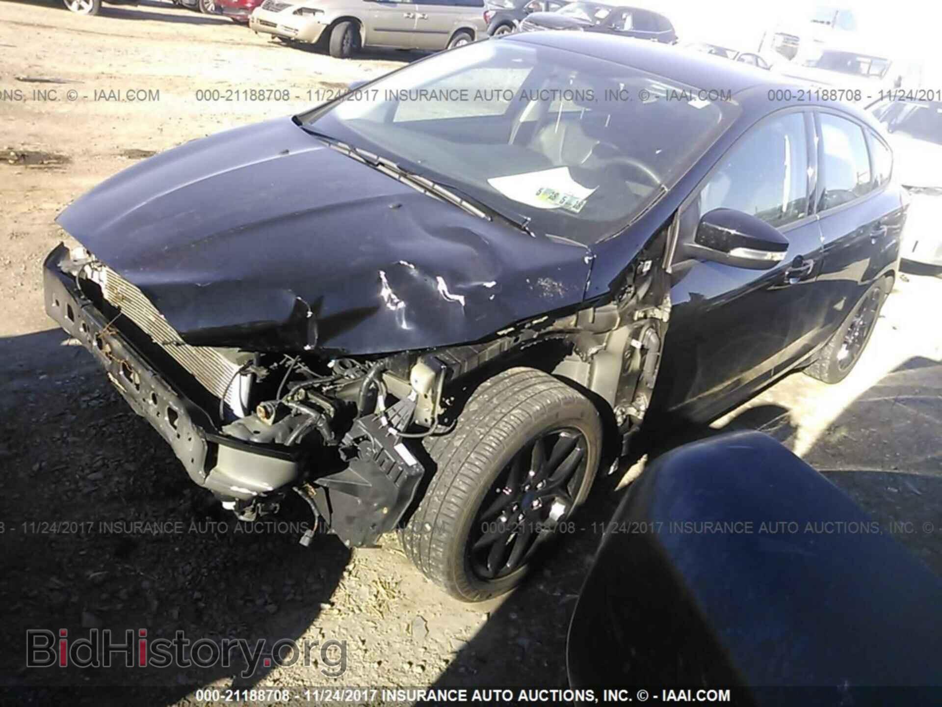 2016 Ford Focus - VIN: 1FADP3K24GL326038 - Photo 2