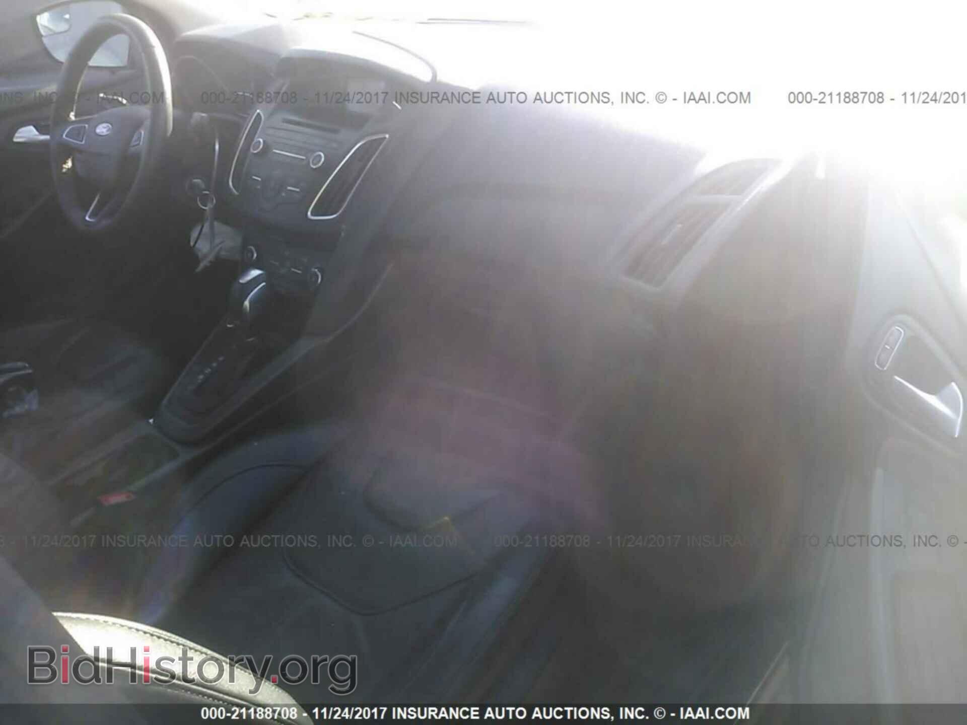 2016 Ford Focus - VIN: 1FADP3K24GL326038 - Photo 5