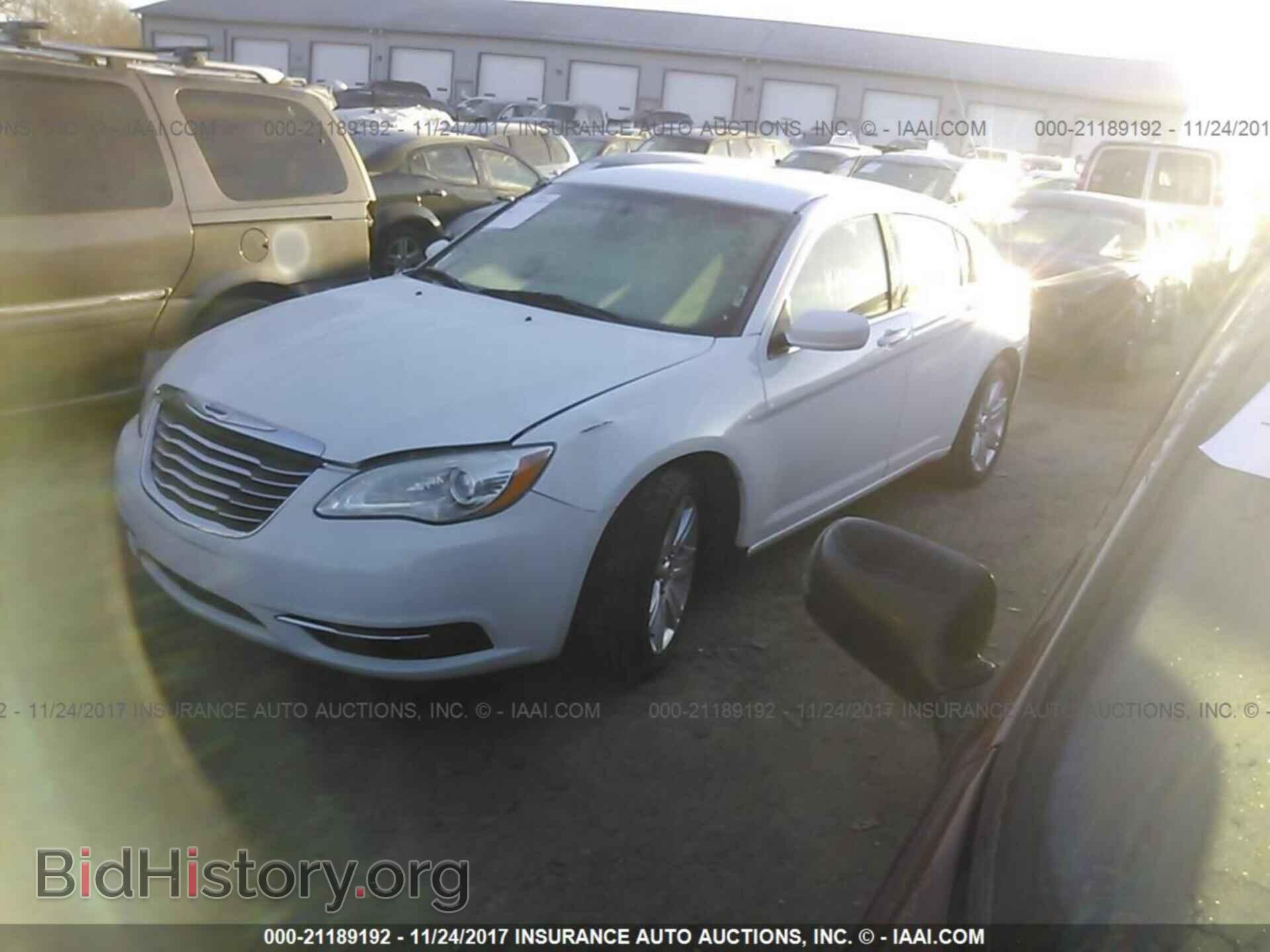 2013 Chrysler 200 - VIN: 1C3CCBBB0DN694717 - Photo 2