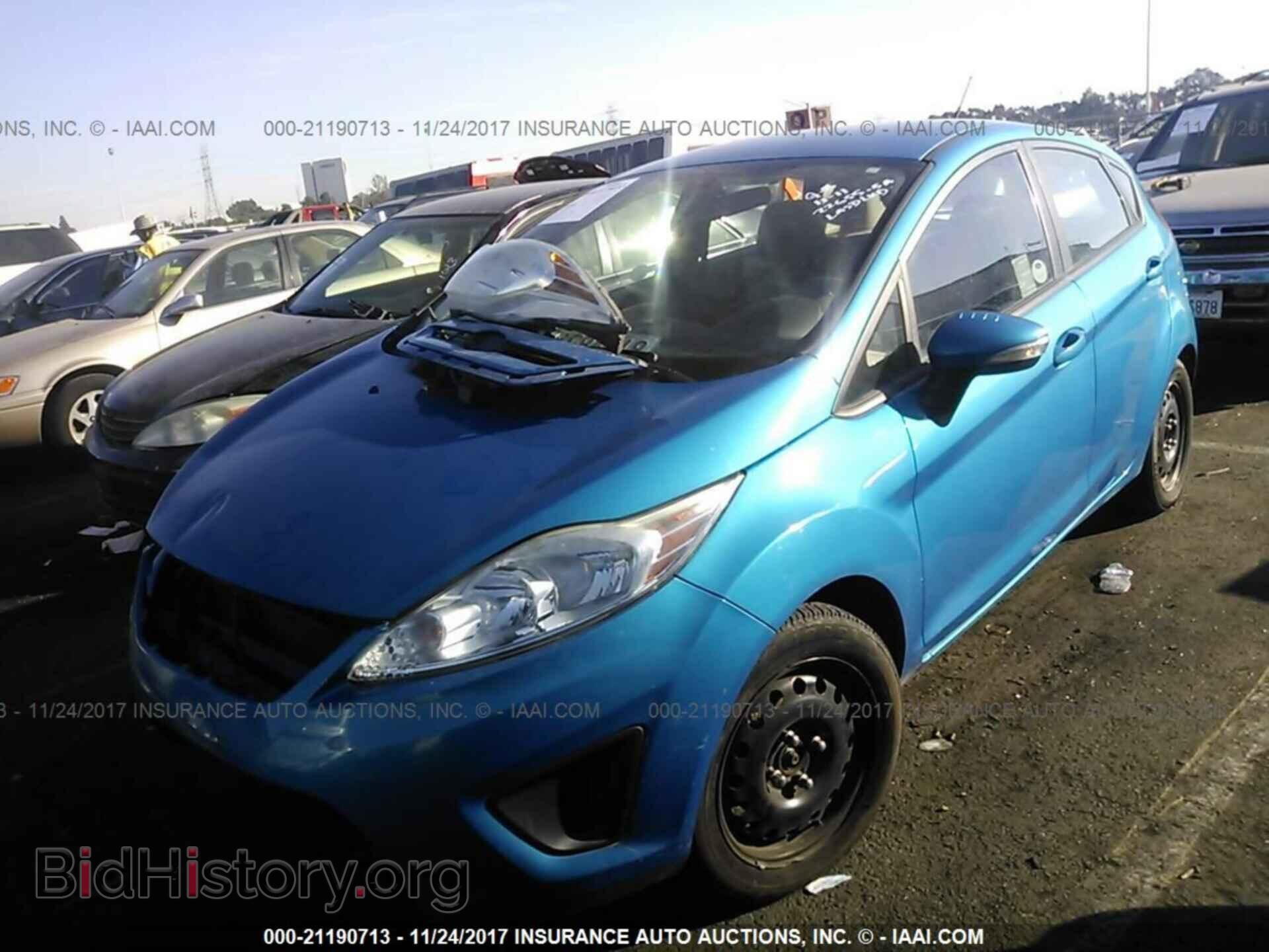 2013 Ford Fiesta - VIN: 3FADP4EJ3DM136928 - Фото 2