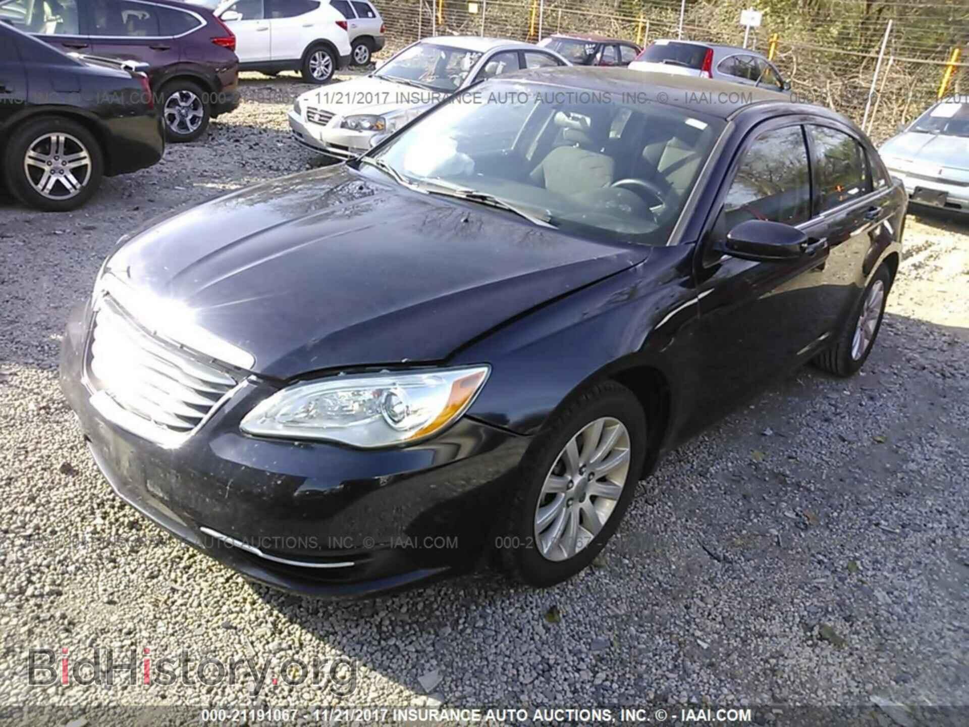 2011 Chrysler 200 - VIN: 1C3BC1FG8BN512724 - Фото 2
