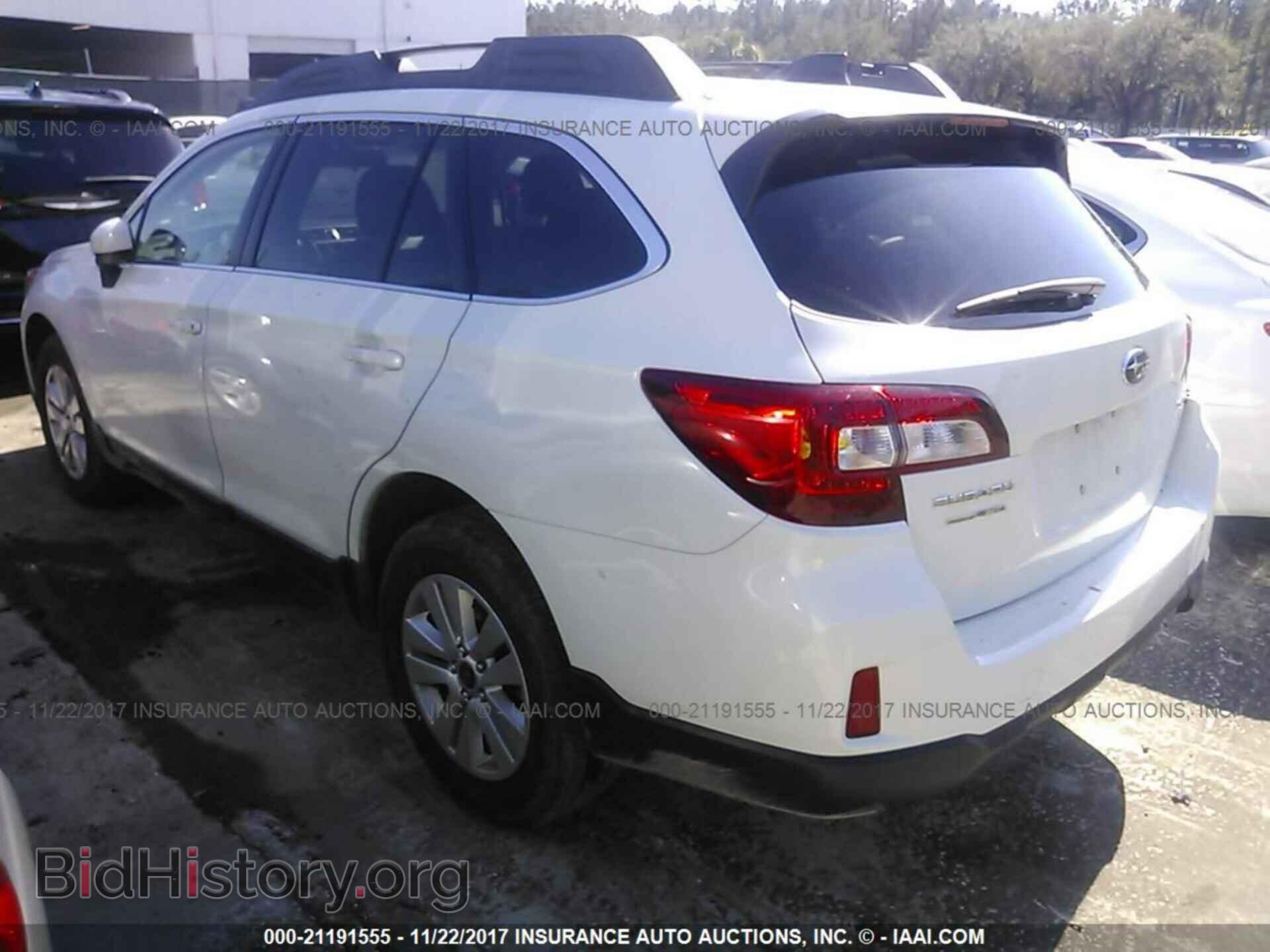 2017 Subaru Outback - VIN: 4S4BSACC3H3362425 - Photo 3