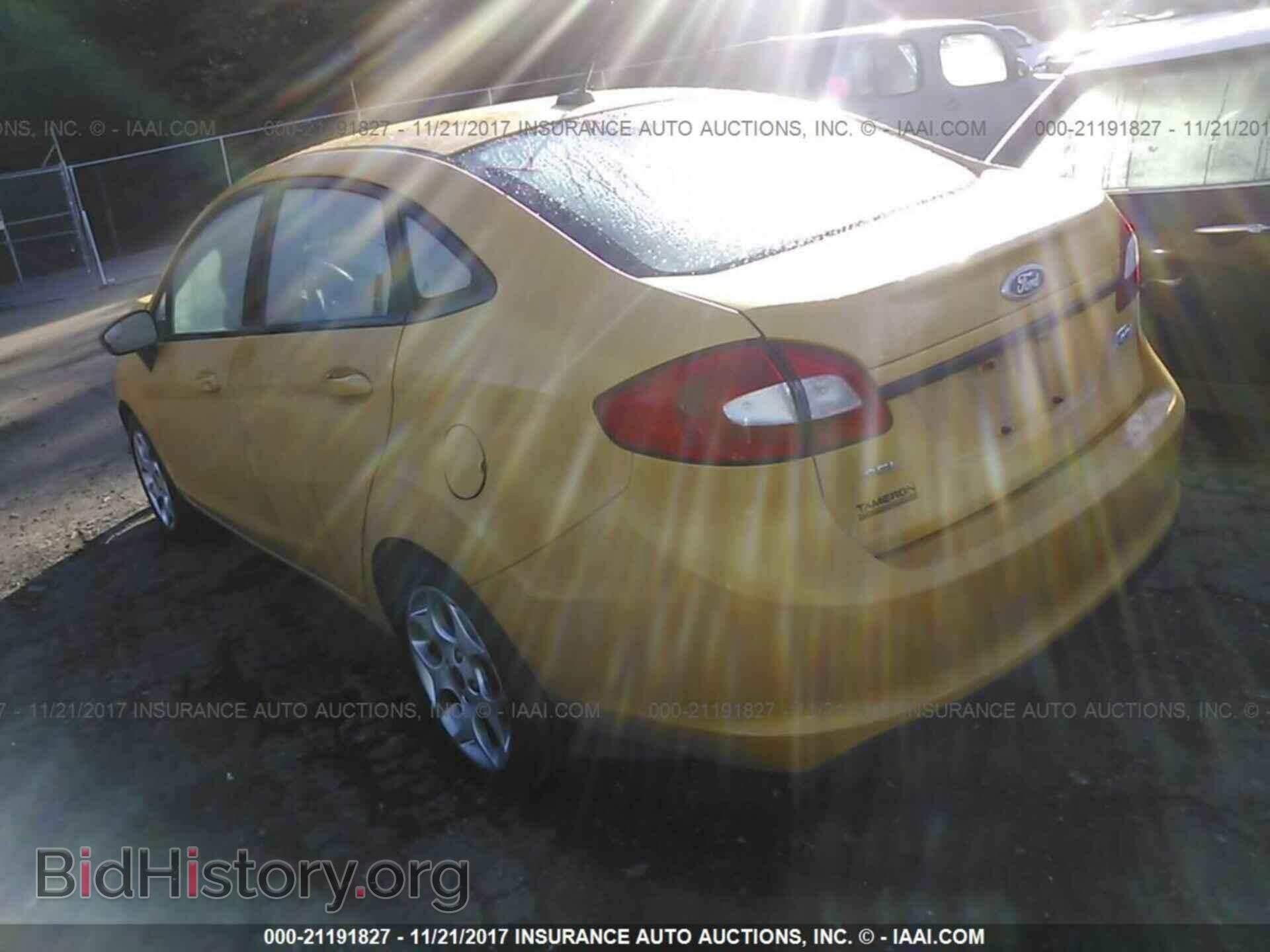 2011 Ford Fiesta - VIN: 3FADP4CJ8BM113273 - Фото 3