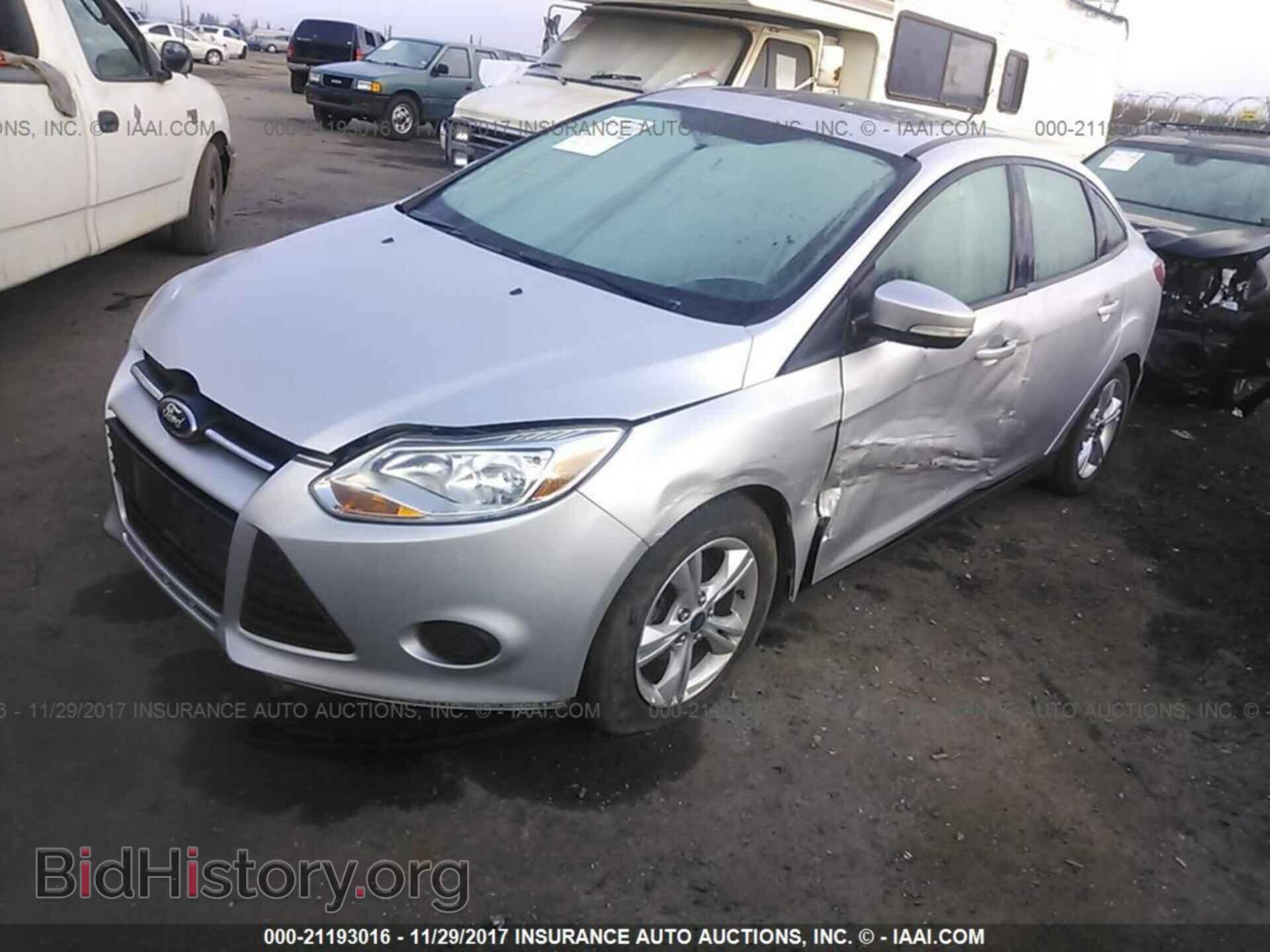 2014 Ford Focus - VIN: 1FADP3F28EL322842 - Фото 2