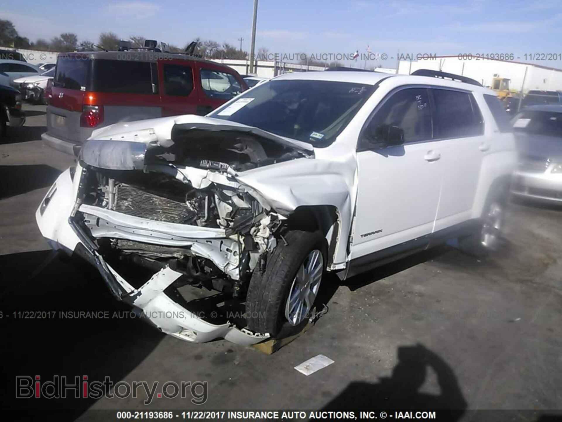 2011 Gmc Terrain - VIN: 2CTALSEC4B6399990 - Photo 2