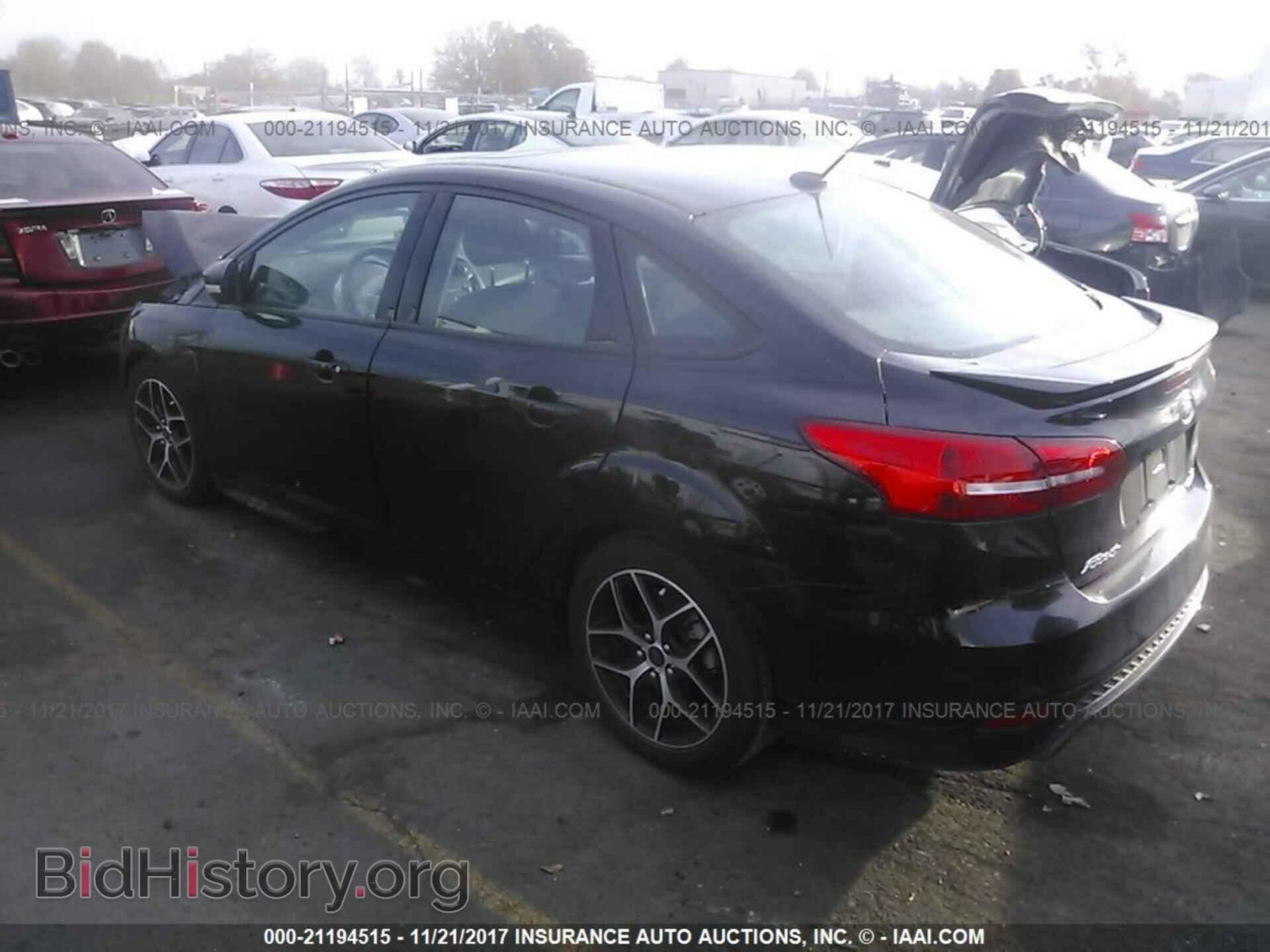 2016 Ford Focus - VIN: 1FADP3F26GL219244 - Photo 3