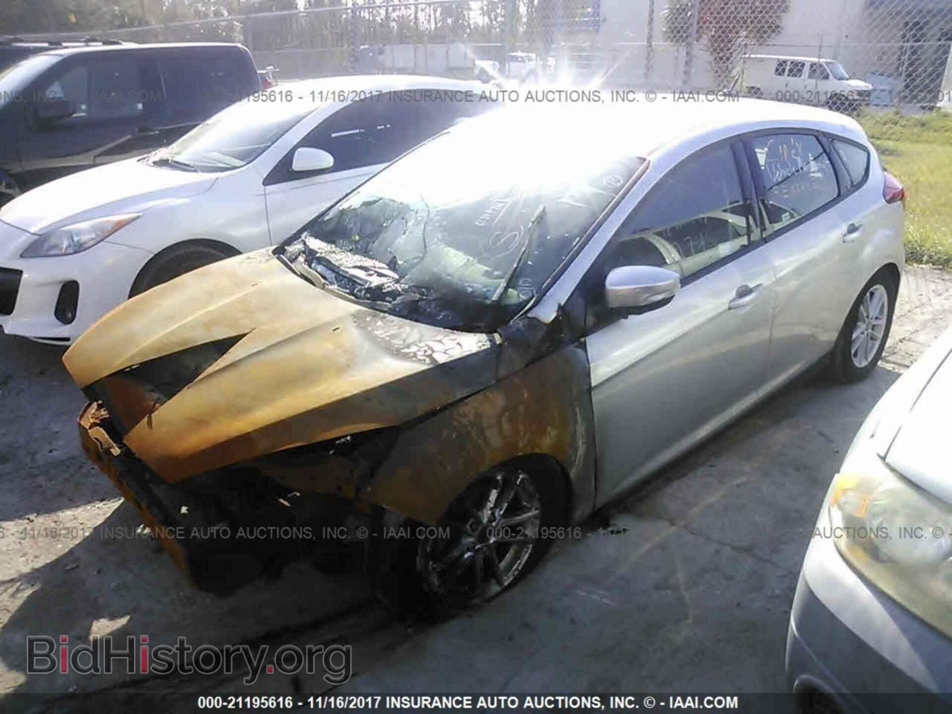 2016 Ford Focus - VIN: 1FADP3K20GL269496 - Photo 2