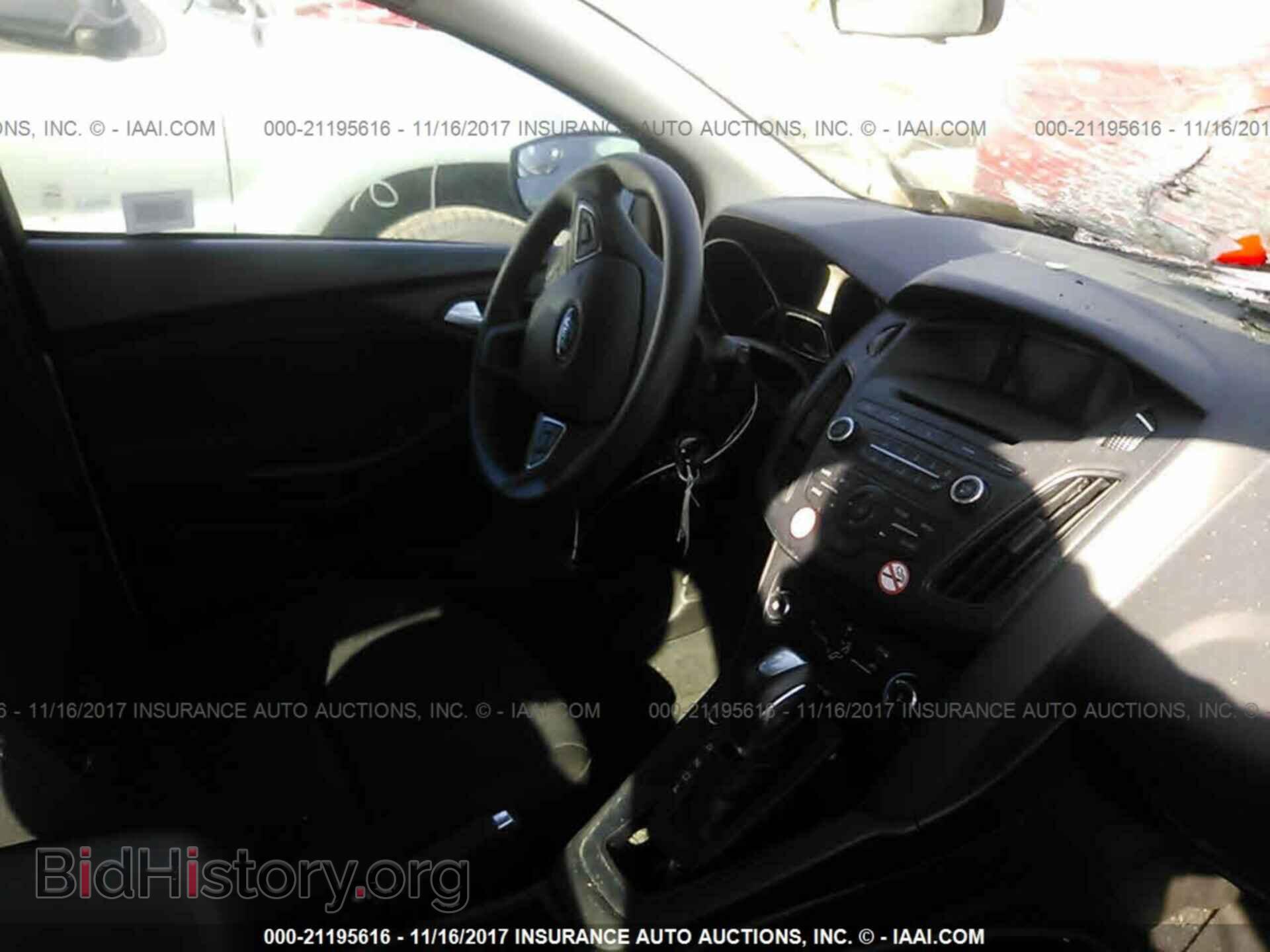 2016 Ford Focus - VIN: 1FADP3K20GL269496 - Photo 5