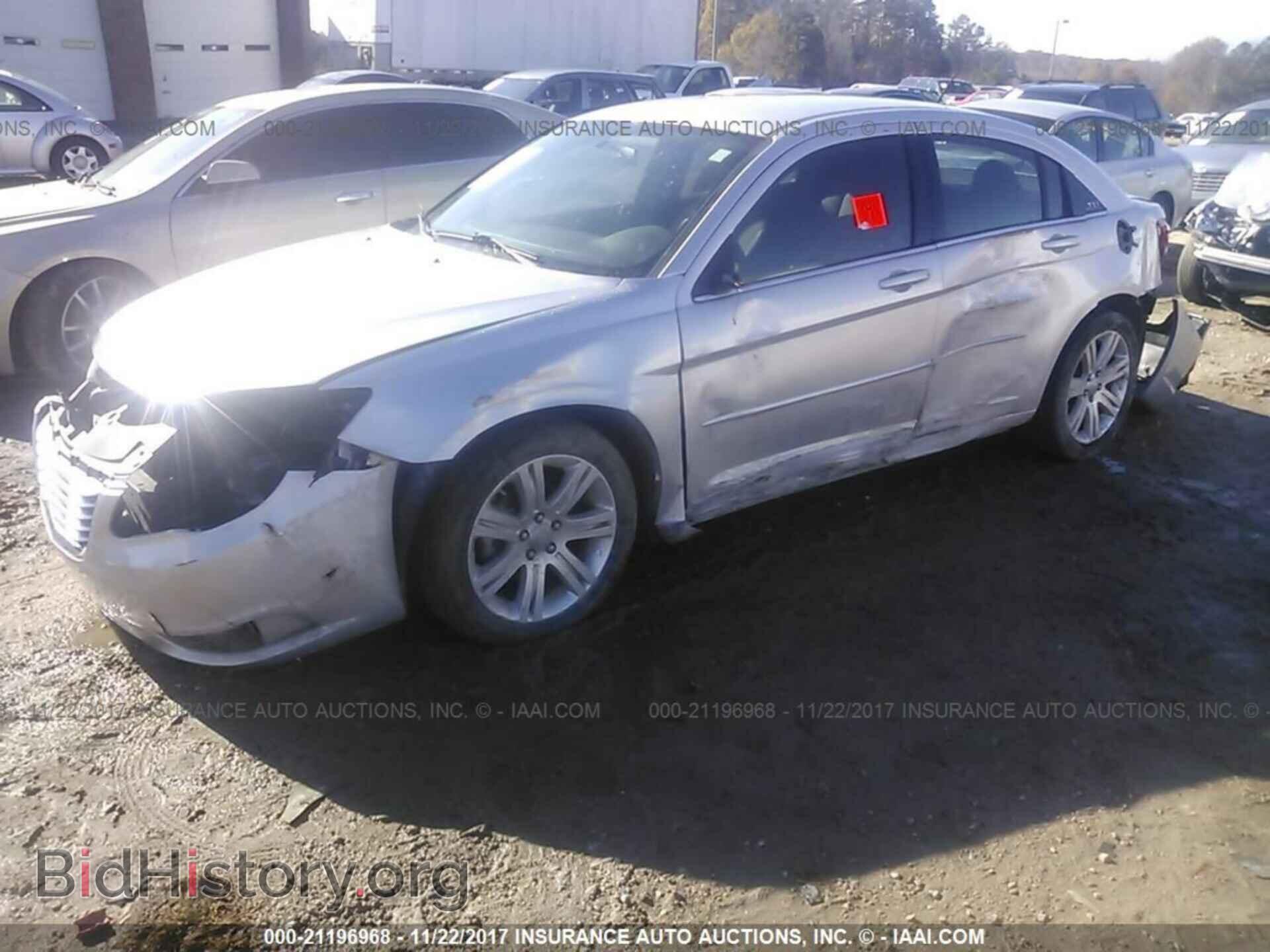 2012 Chrysler 200 - VIN: 1C3CCBAB4CN318084 - Фото 2