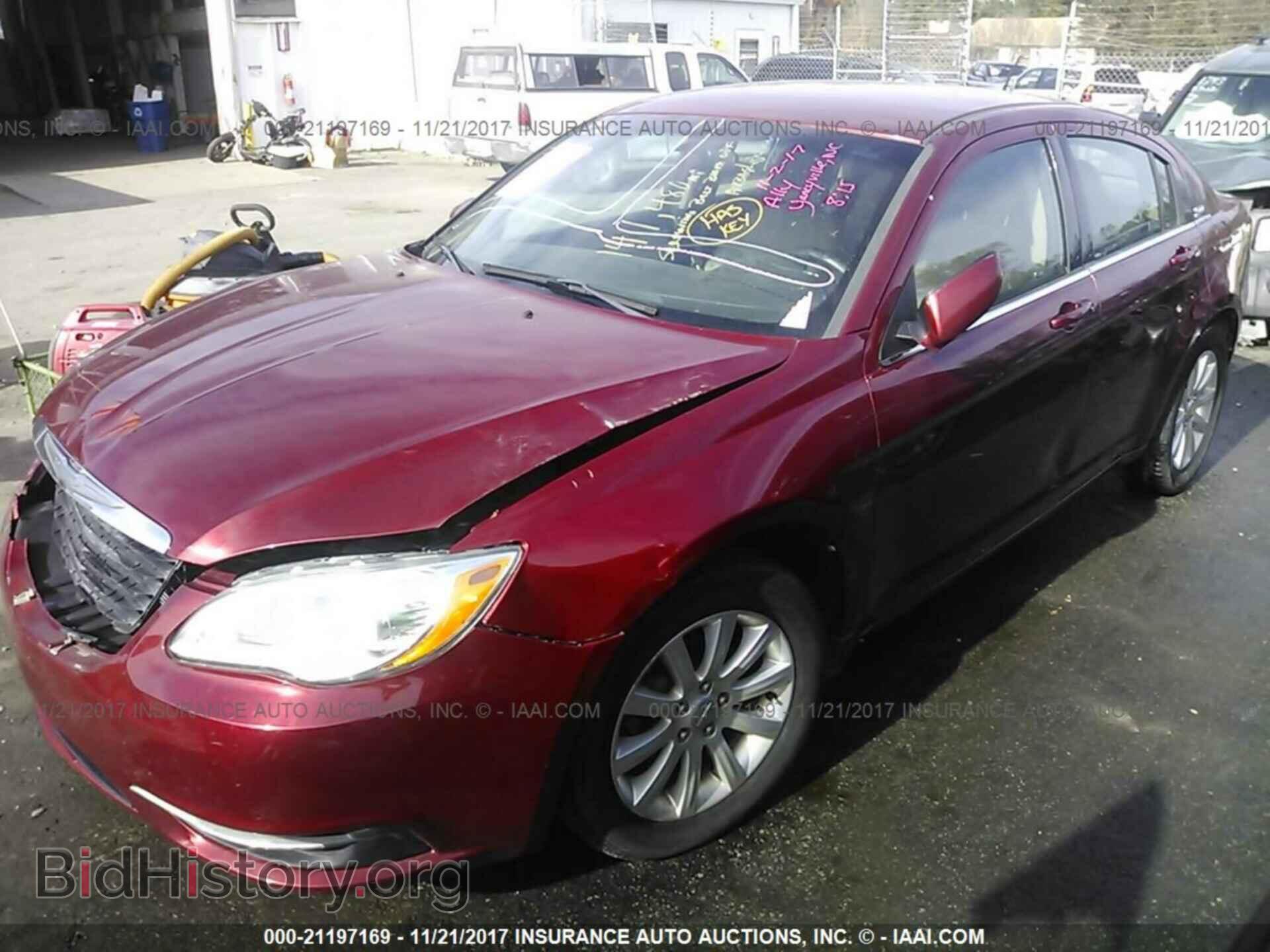 2013 Chrysler 200 - VIN: 1C3CCBBB8DN627802 - Photo 2