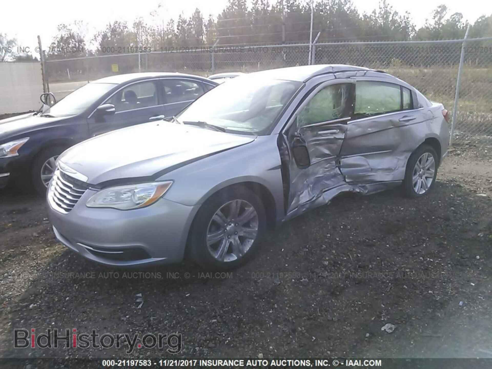 2013 Chrysler 200 - VIN: 1C3CCBBB2DN732156 - Photo 2