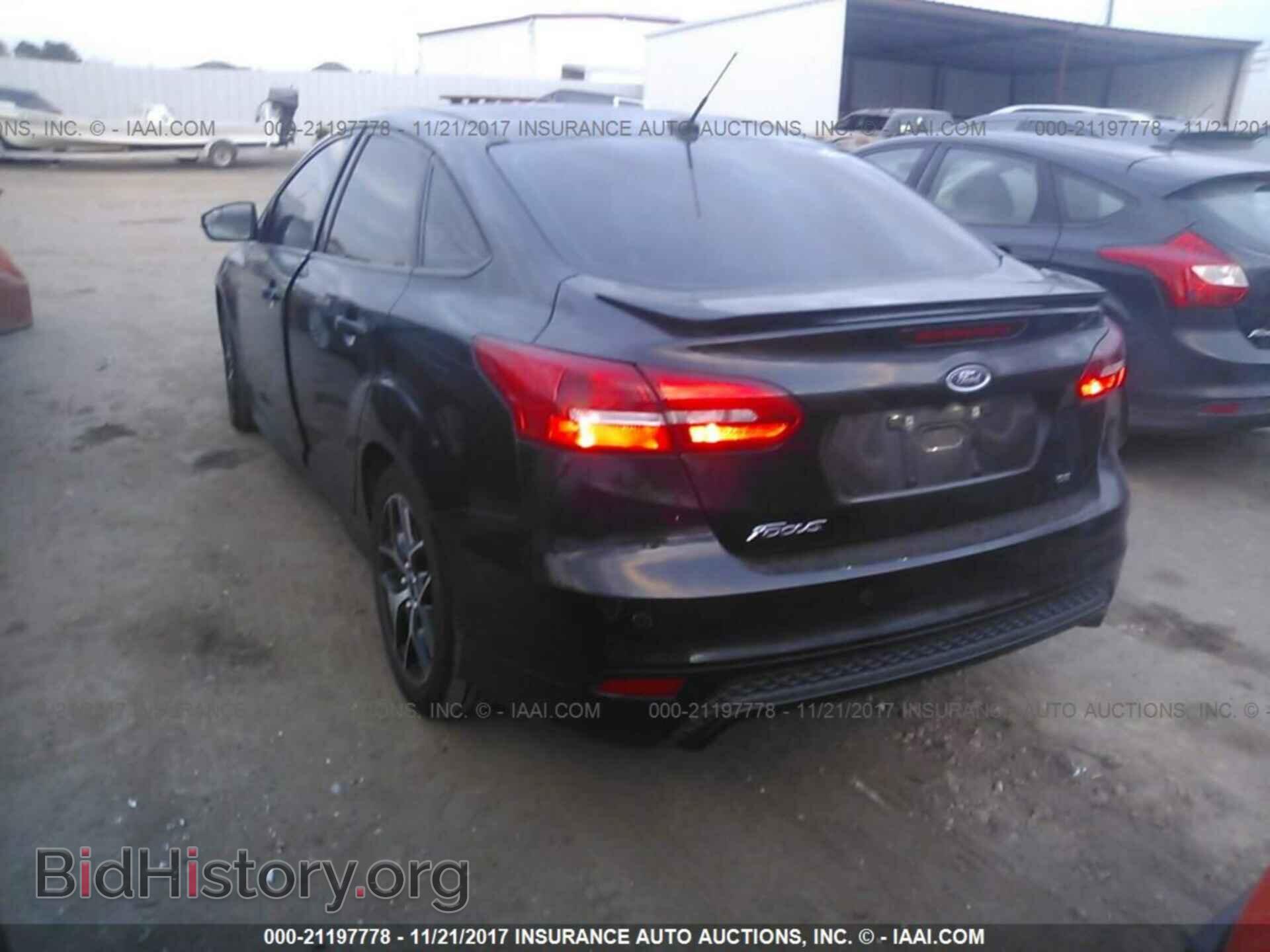 2015 Ford Focus - VIN: 1FADP3F22FL327830 - Photo 3