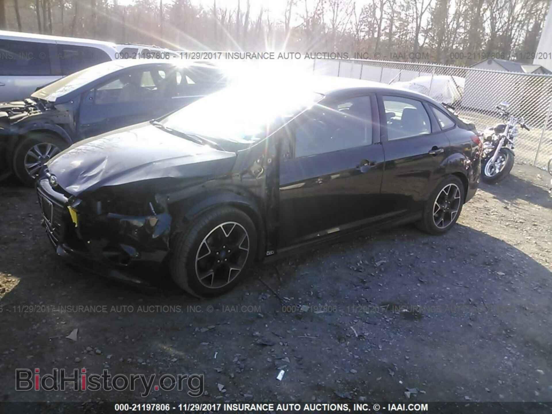 2013 Ford Focus - VIN: 1FADP3F24DL141655 - Фото 2