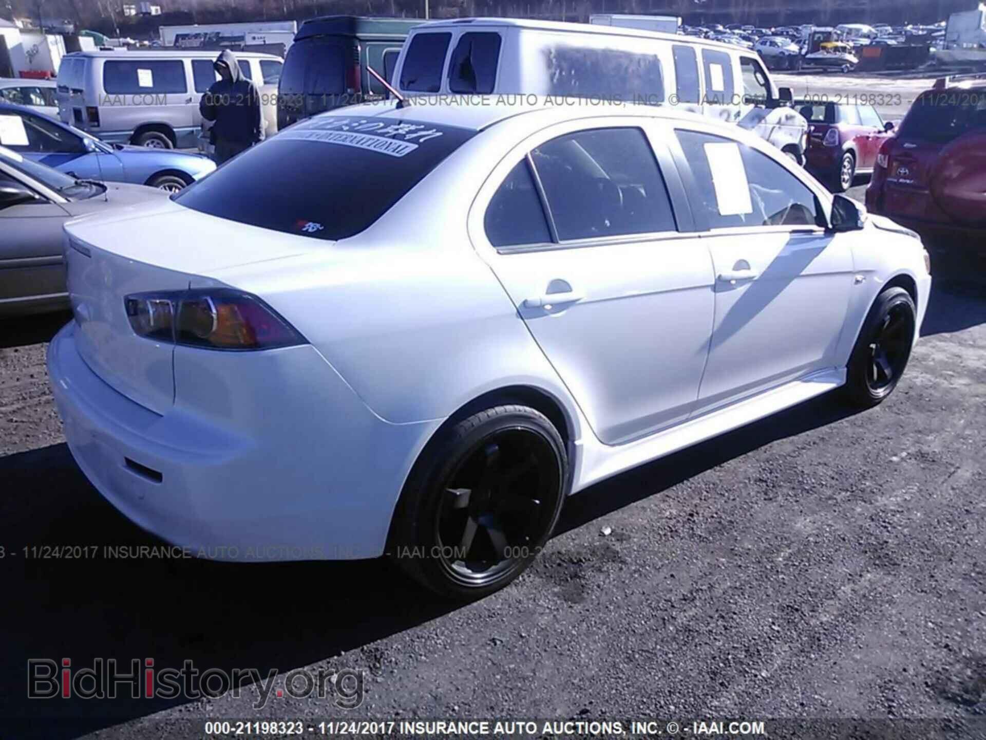 2017 Mitsubishi Lancer - VIN: JA32U2FU9HU003677 - Фото 4
