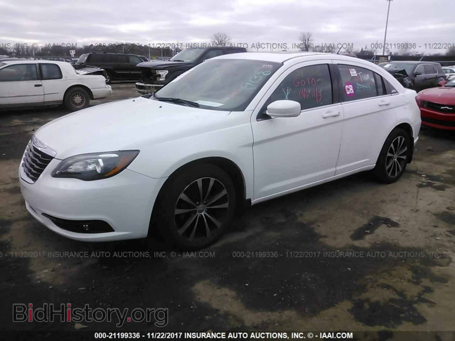 2013 Chrysler 200 - VIN: 1C3CCBBB9DN699138 - Photo 2