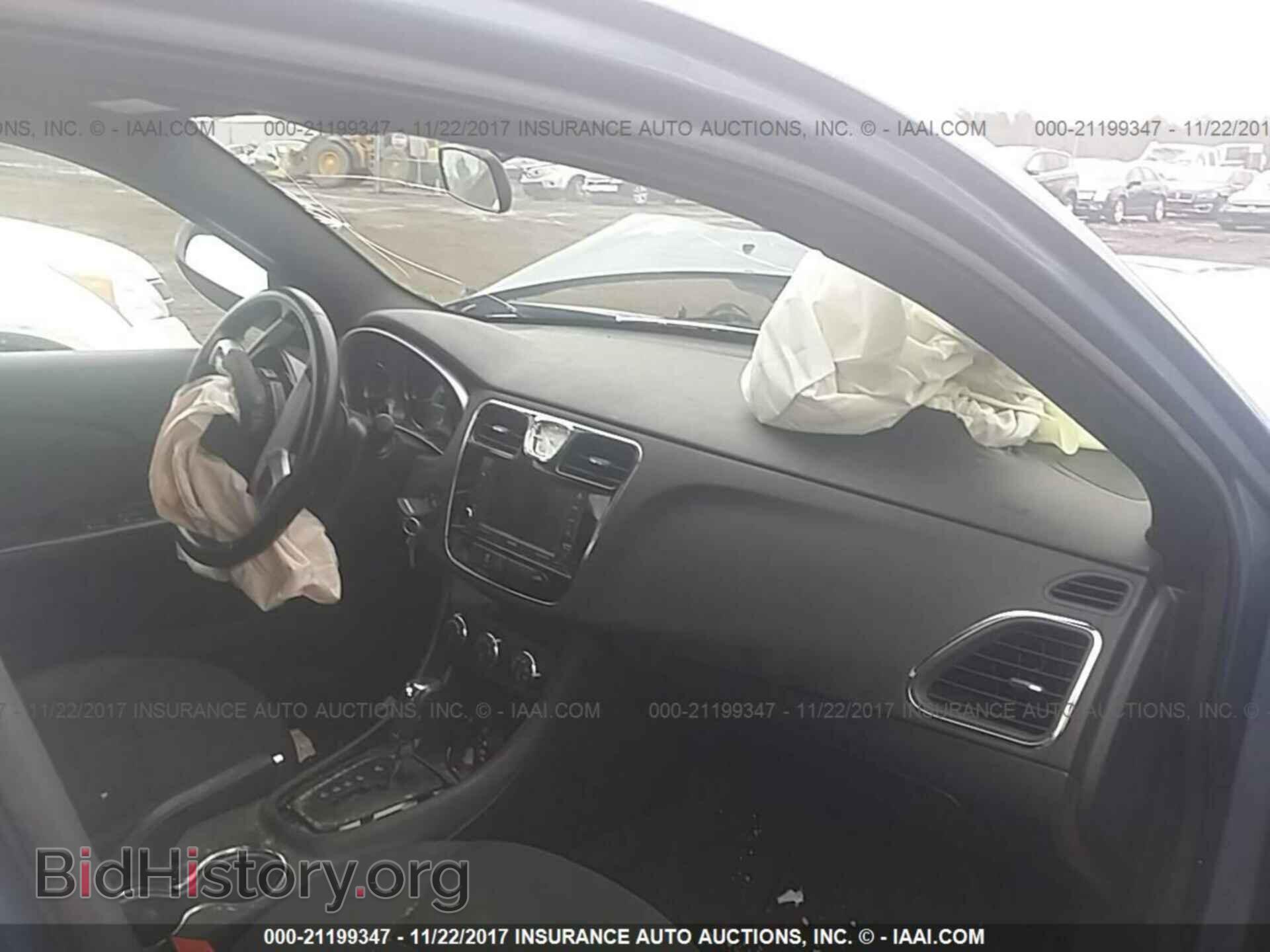 2011 Chrysler 200 - VIN: 1C3BC1FB4BN579650 - Photo 5