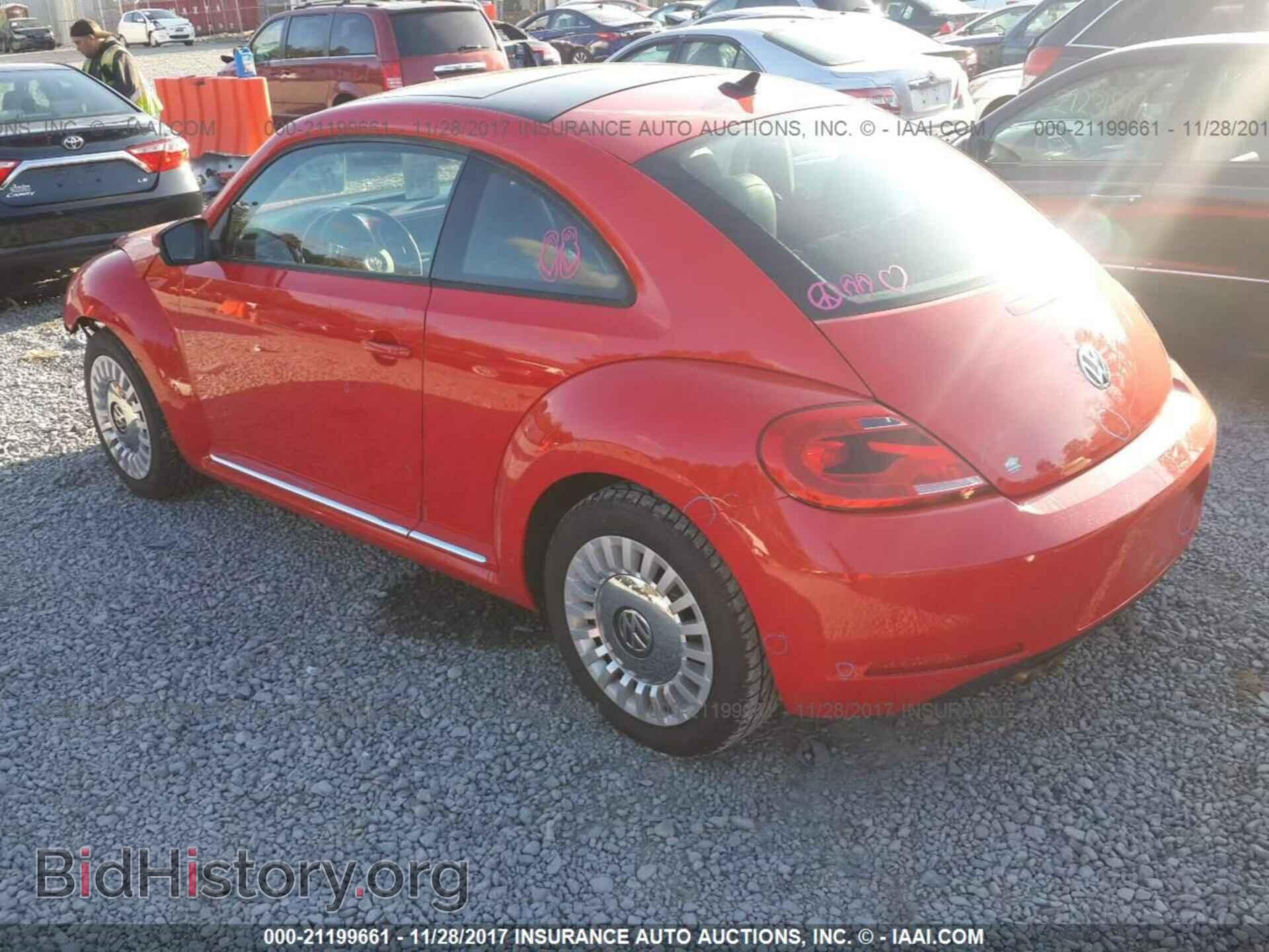 2014 Volkswagen Beetle - VIN: 3VWJP7ATXEM613844 - Фото 3