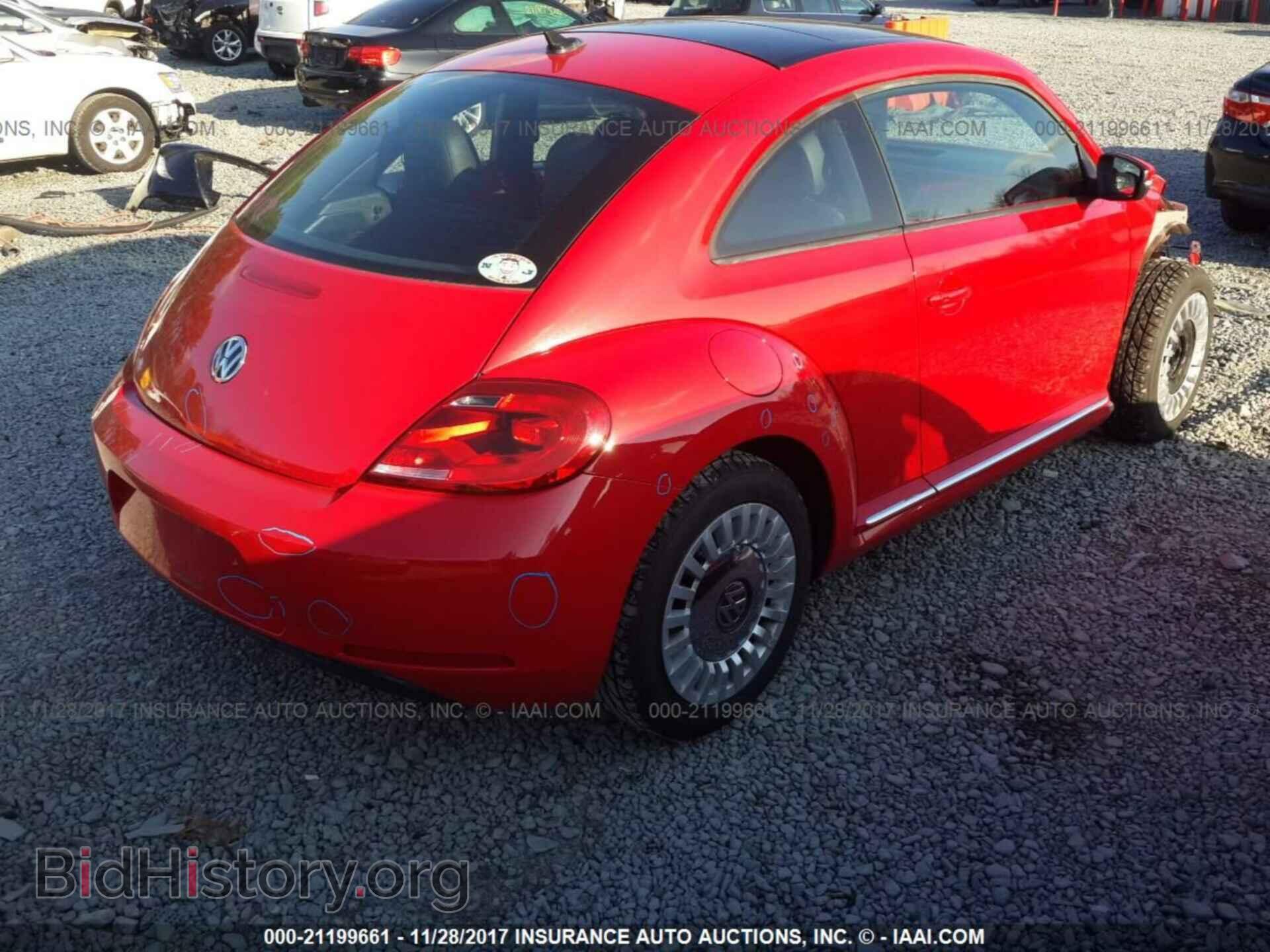 2014 Volkswagen Beetle - VIN: 3VWJP7ATXEM613844 - Фото 4