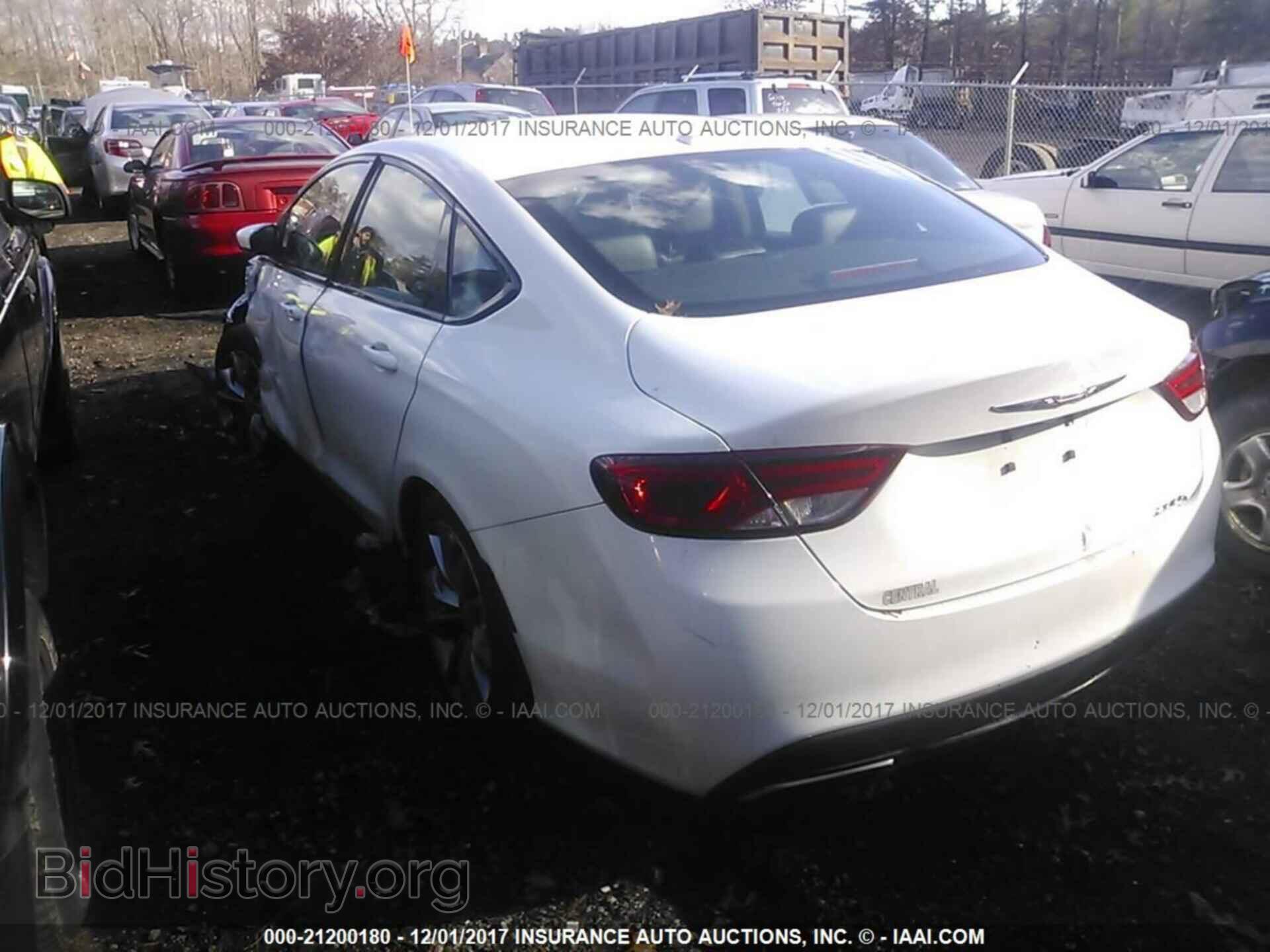 2015 Chrysler 200 - VIN: 1C3CCCBB3FN642507 - Photo 3