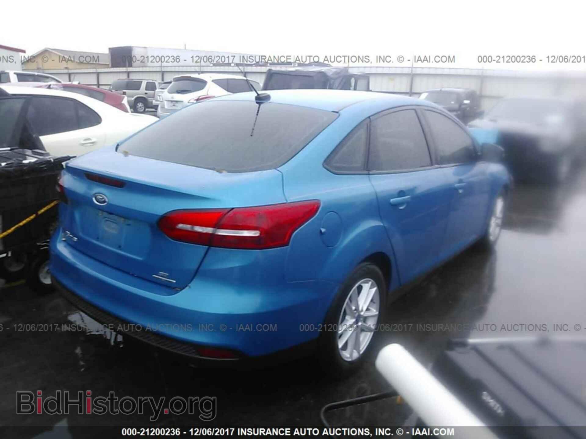 2016 Ford Focus - VIN: 1FADP3F22GL343964 - Photo 4