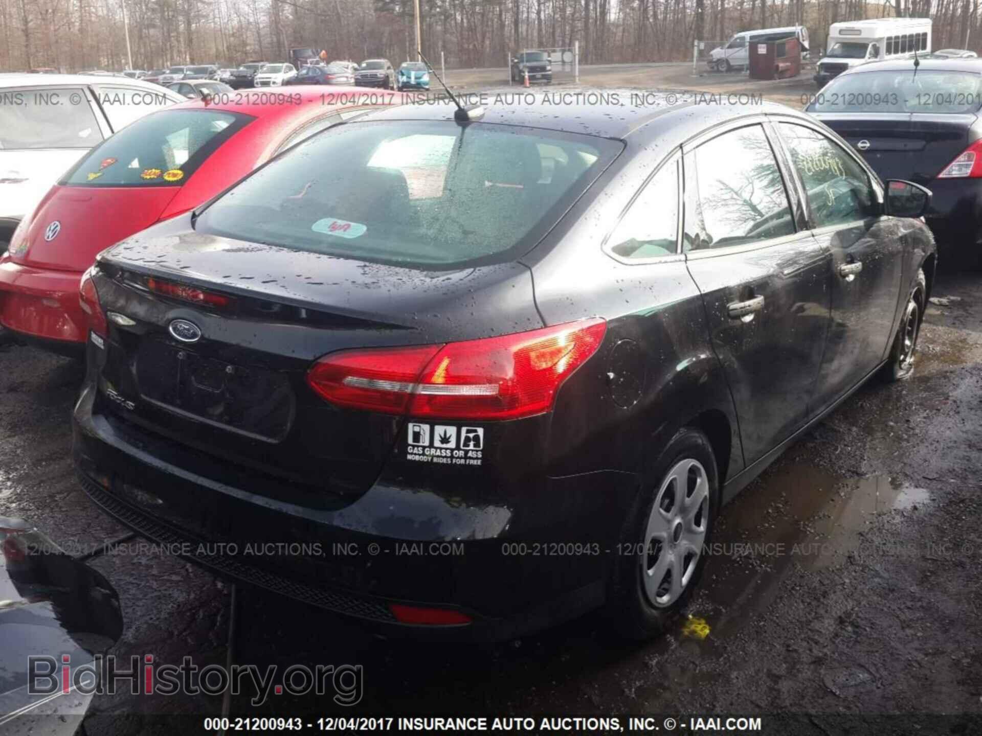 2017 Ford Focus - VIN: 1FADP3E22HL266354 - Photo 4